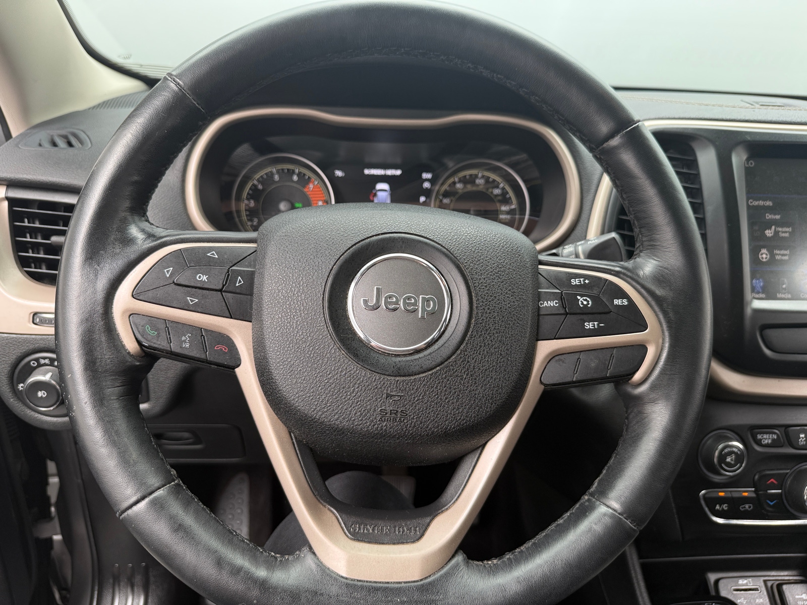 Thumbnail: 2016 Jeep Cherokee - 4