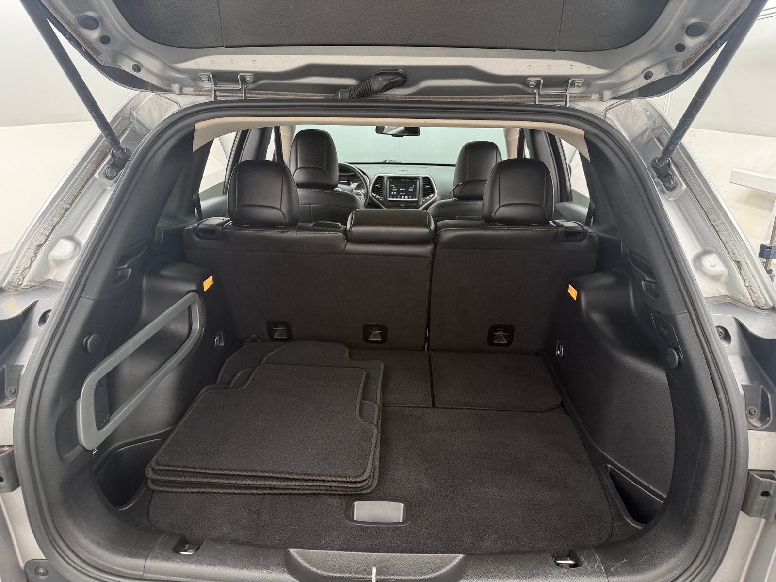 Thumbnail: 2016 Jeep Cherokee - 6