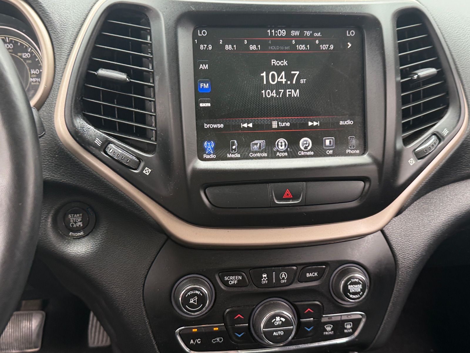 Thumbnail: 2016 Jeep Cherokee - 3