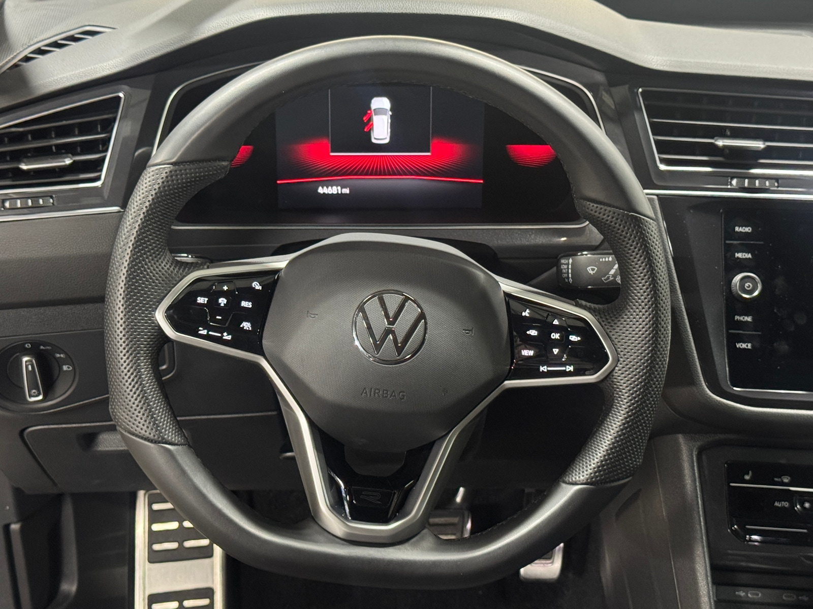 Thumbnail: 2022 Volkswagen Tiguan - 4
