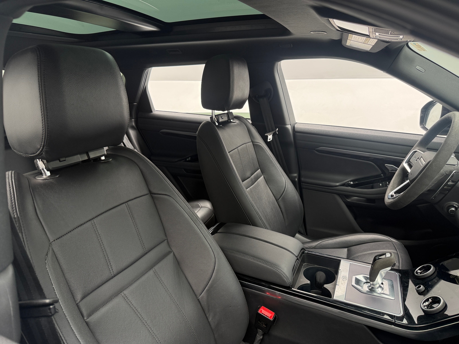 Thumbnail: 2023 Land Rover Range Rover Evoque - 2
