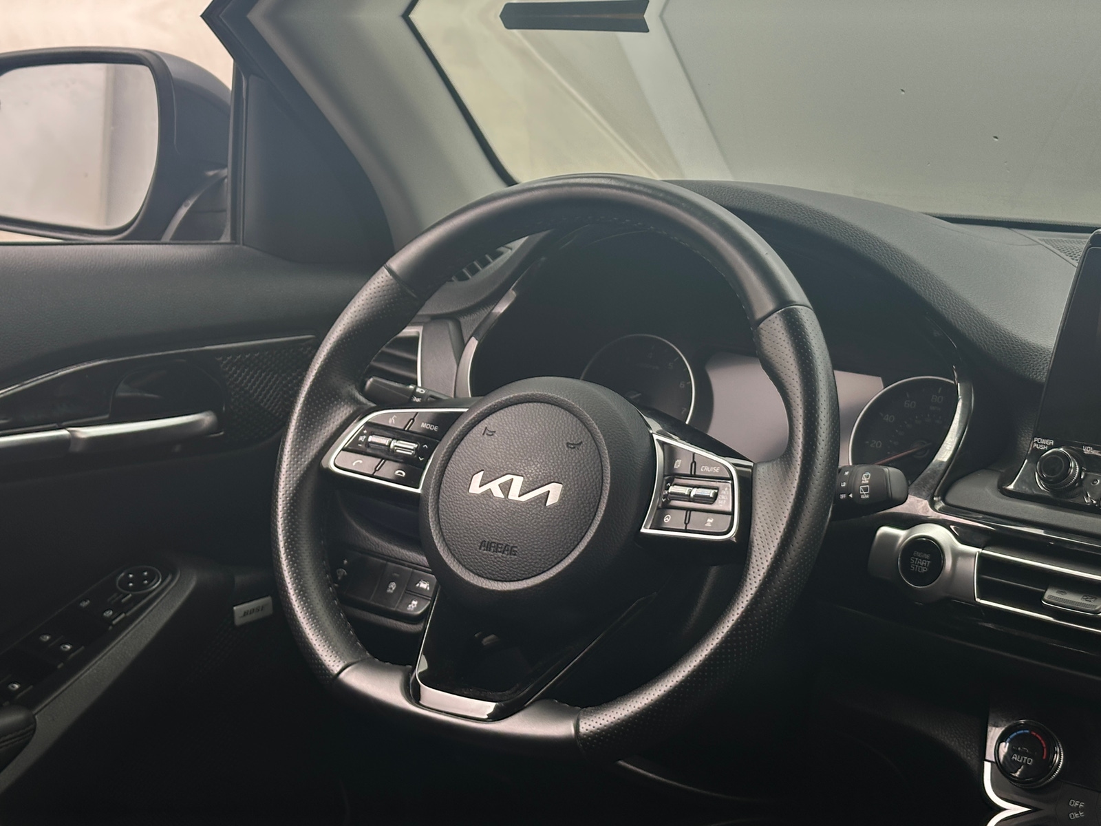 Thumbnail: 2022 Kia Seltos - 4
