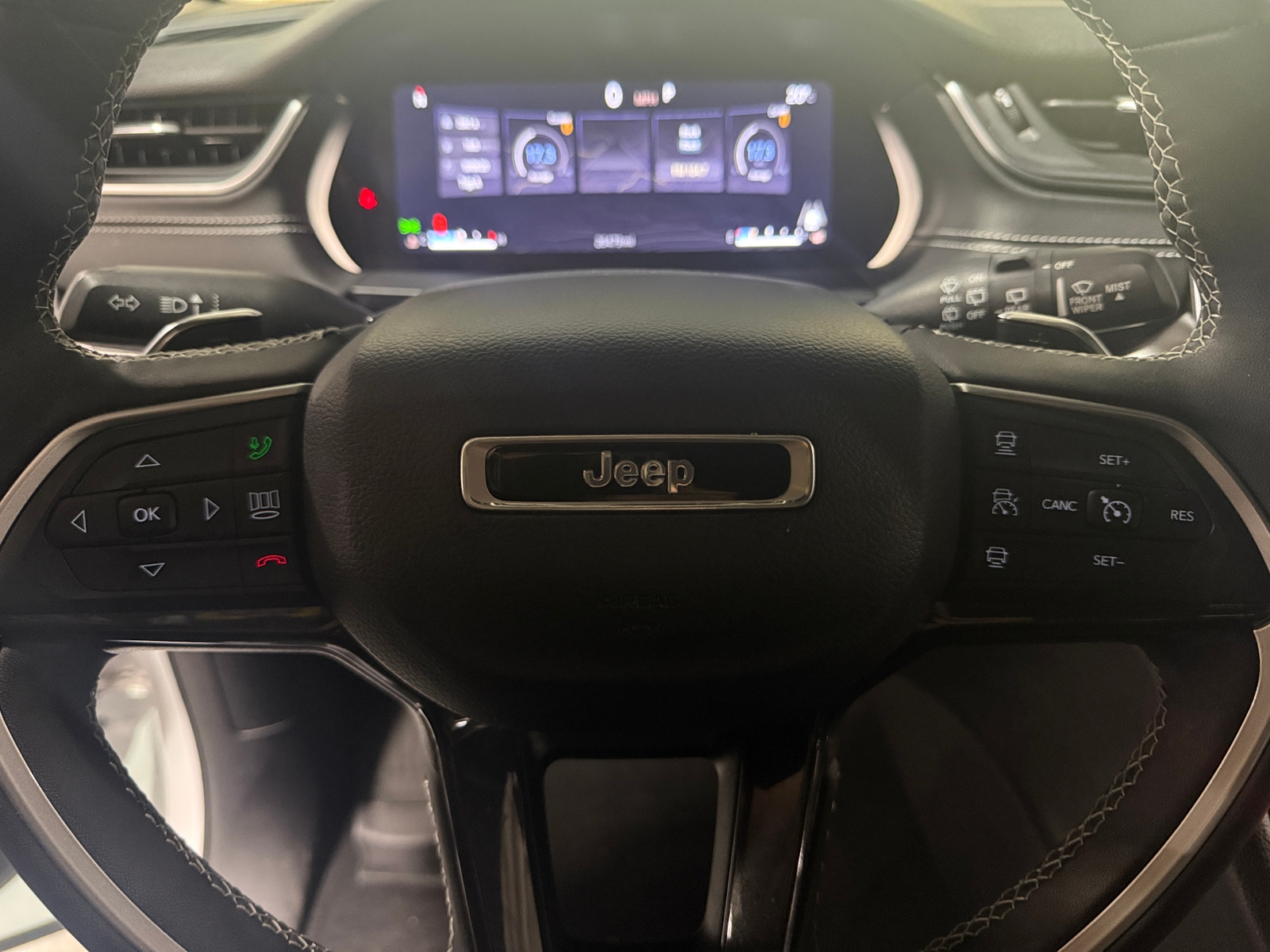 Thumbnail: 2023 Jeep Grand Cherokee - 4