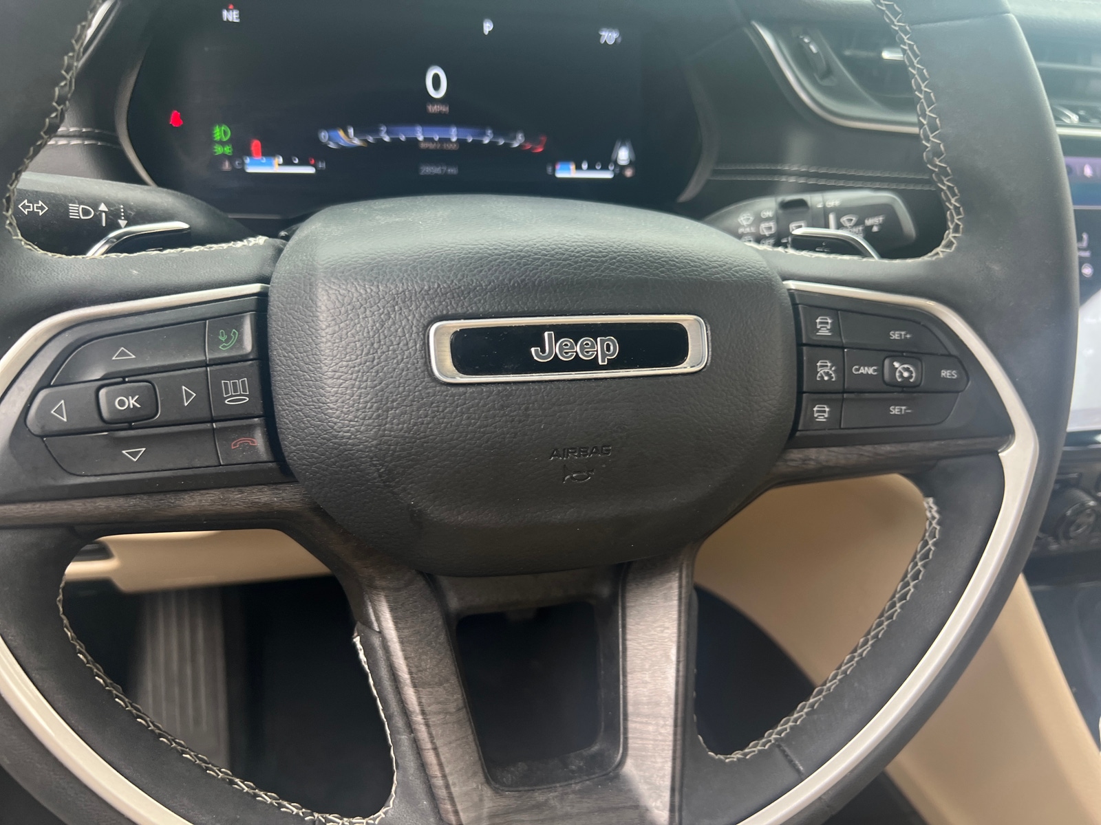 Thumbnail: 2023 Jeep Grand Cherokee L - 4