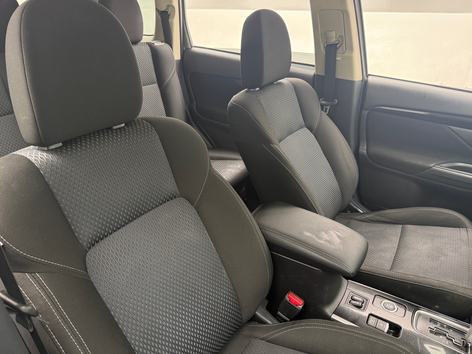 Thumbnail: 2020 Mitsubishi Outlander - 2