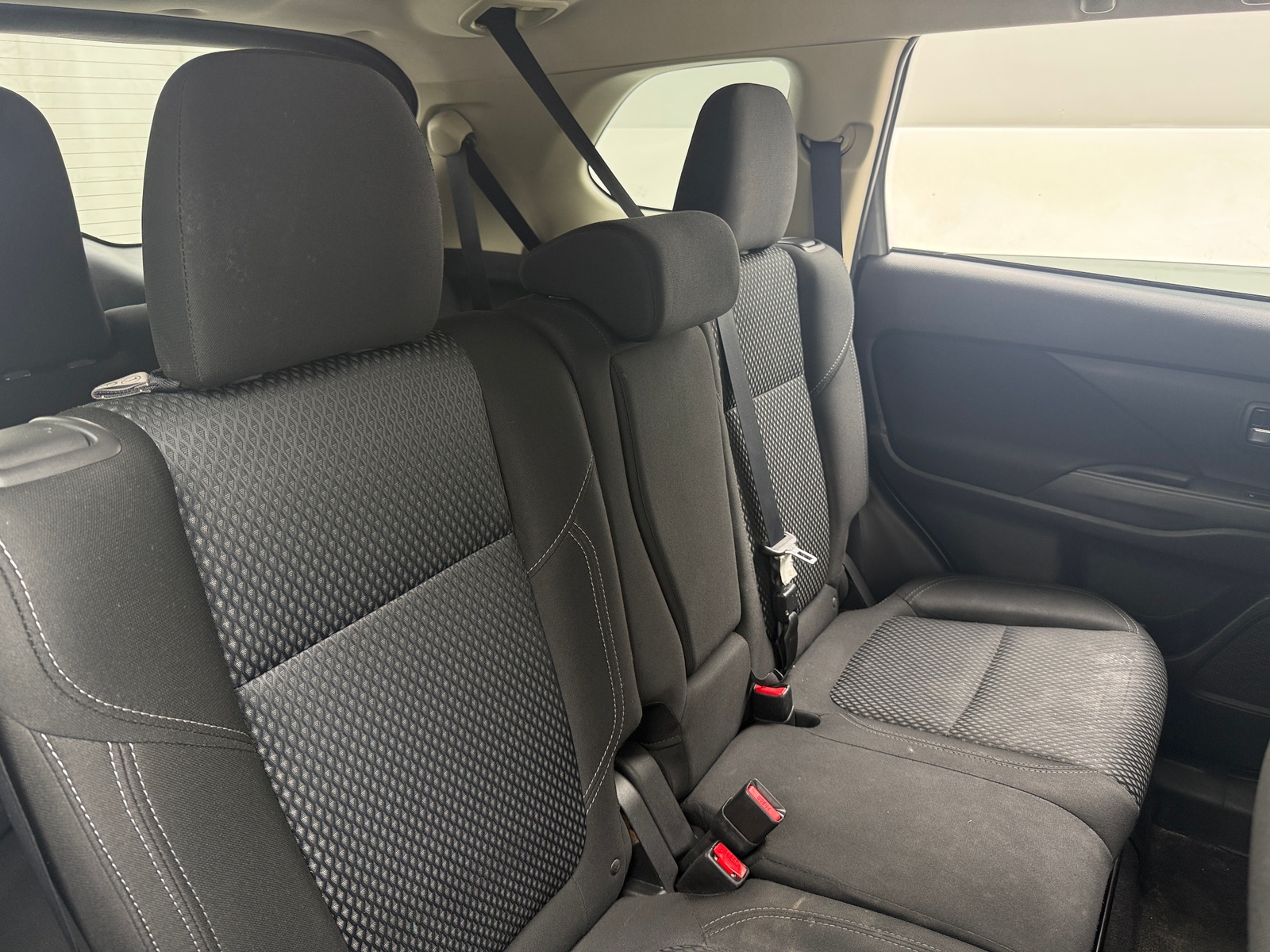 Thumbnail: 2020 Mitsubishi Outlander - 6