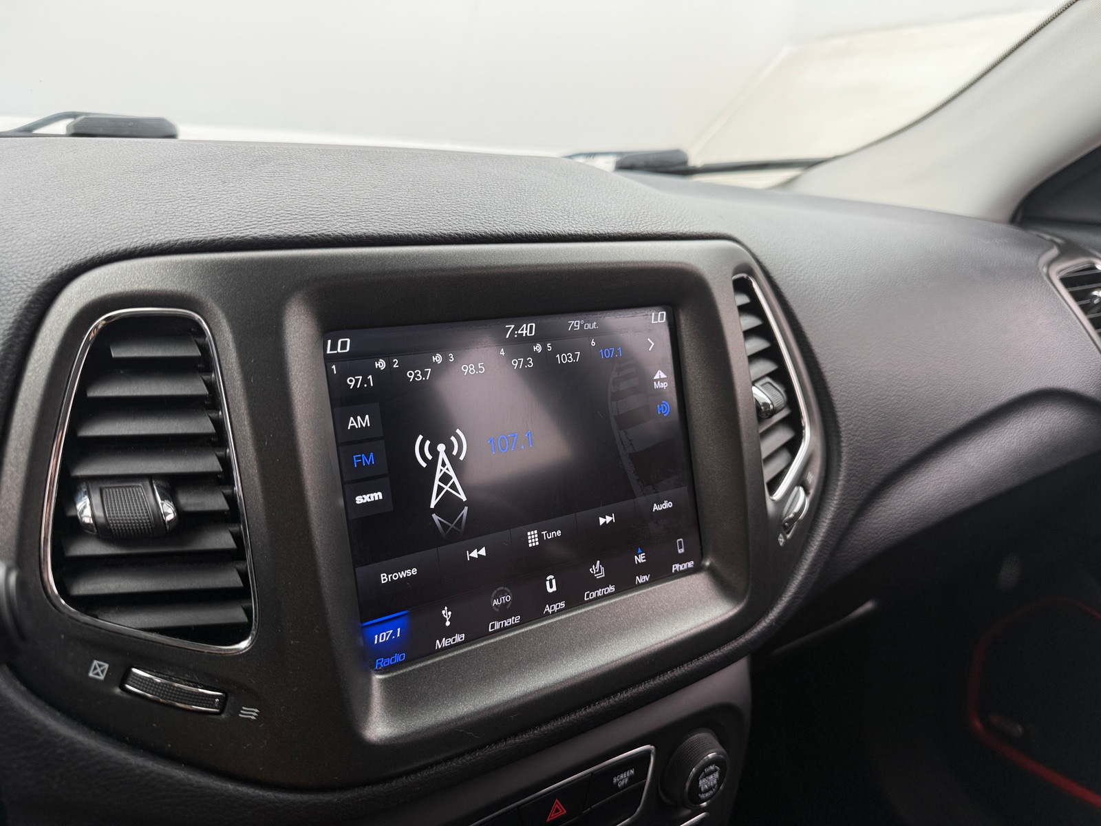 Thumbnail: 2019 Jeep Compass - 3