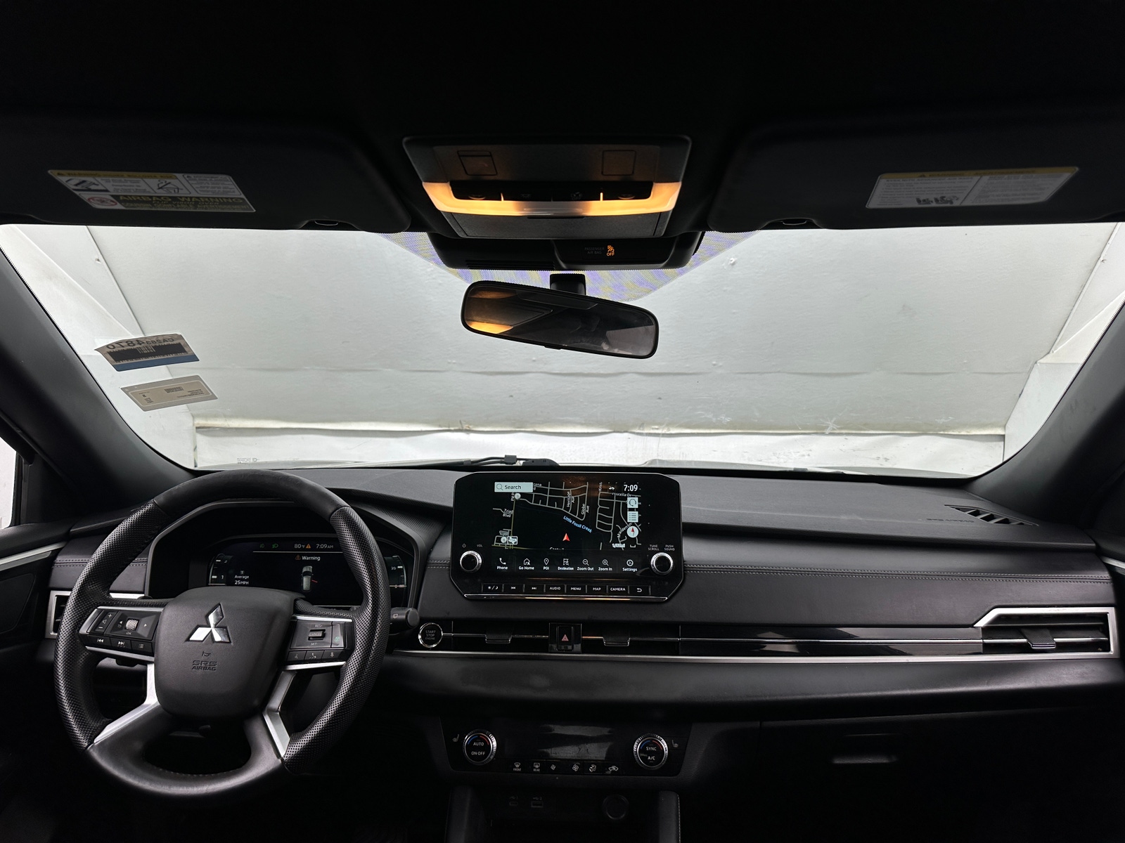 Thumbnail: 2023 Mitsubishi Outlander - 2