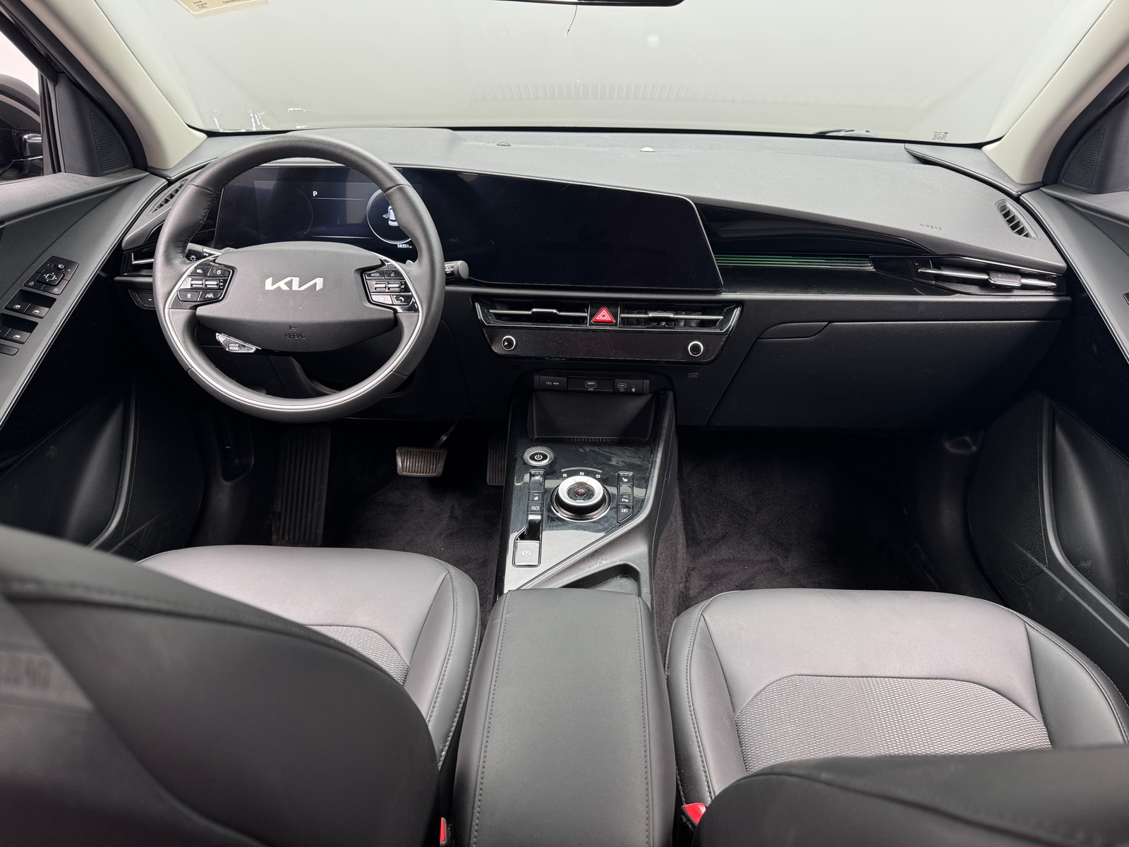 Thumbnail: 2023 Kia Niro - 3