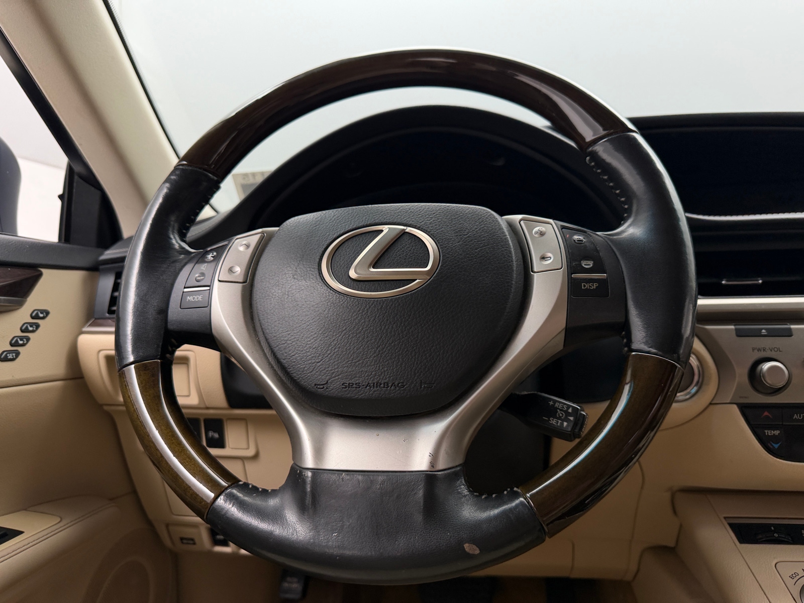Thumbnail: 2014 Lexus ES - 4
