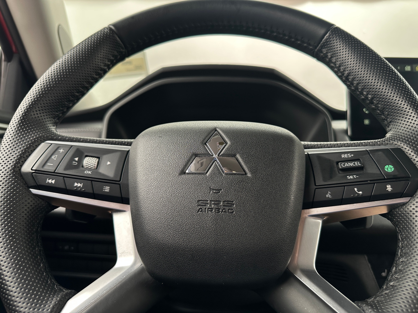 Thumbnail: 2025 Mitsubishi Outlander - 4