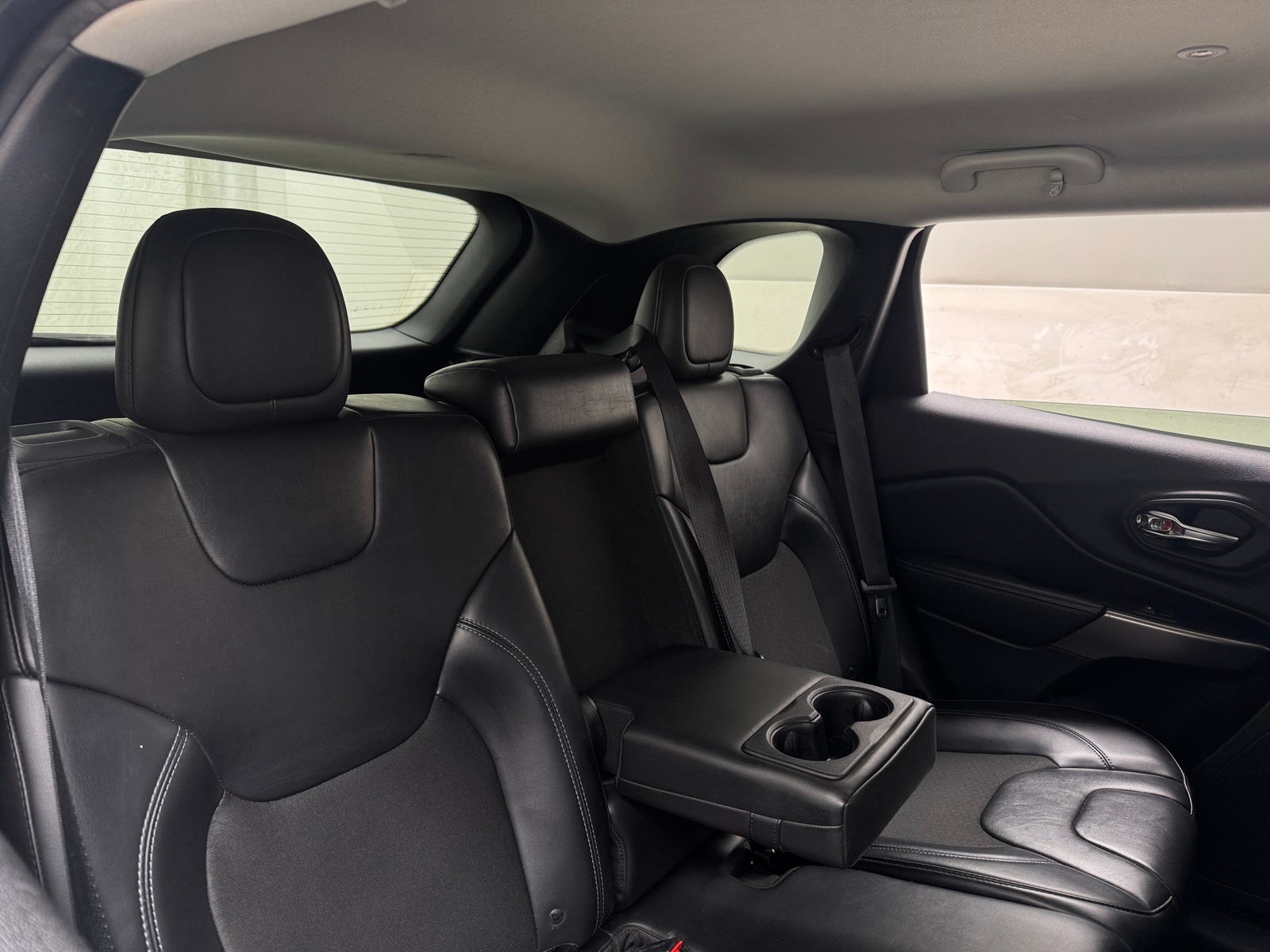 Thumbnail: 2019 Jeep Cherokee - 6