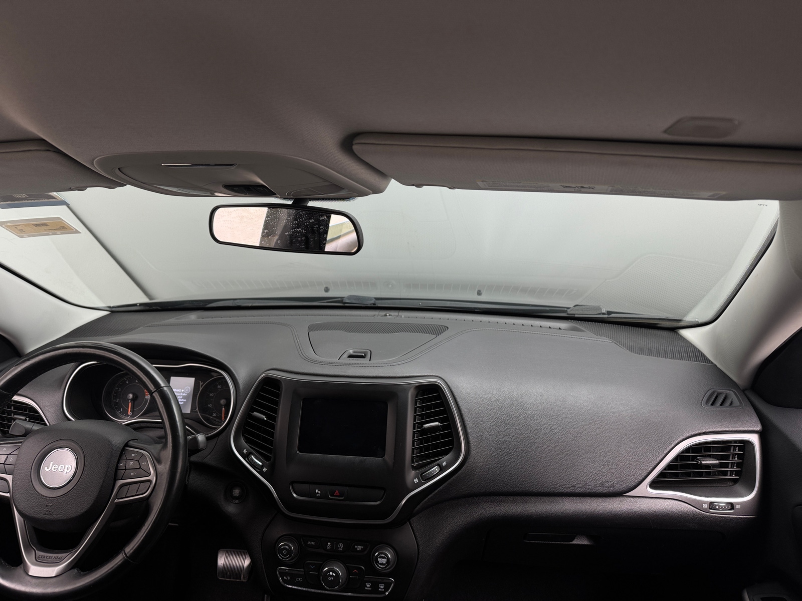 Thumbnail: 2019 Jeep Cherokee - 3