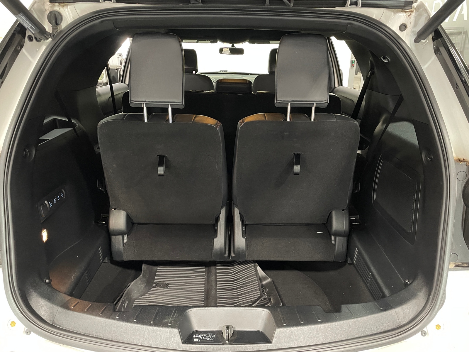 Thumbnail: 2019 Ford Explorer - 6