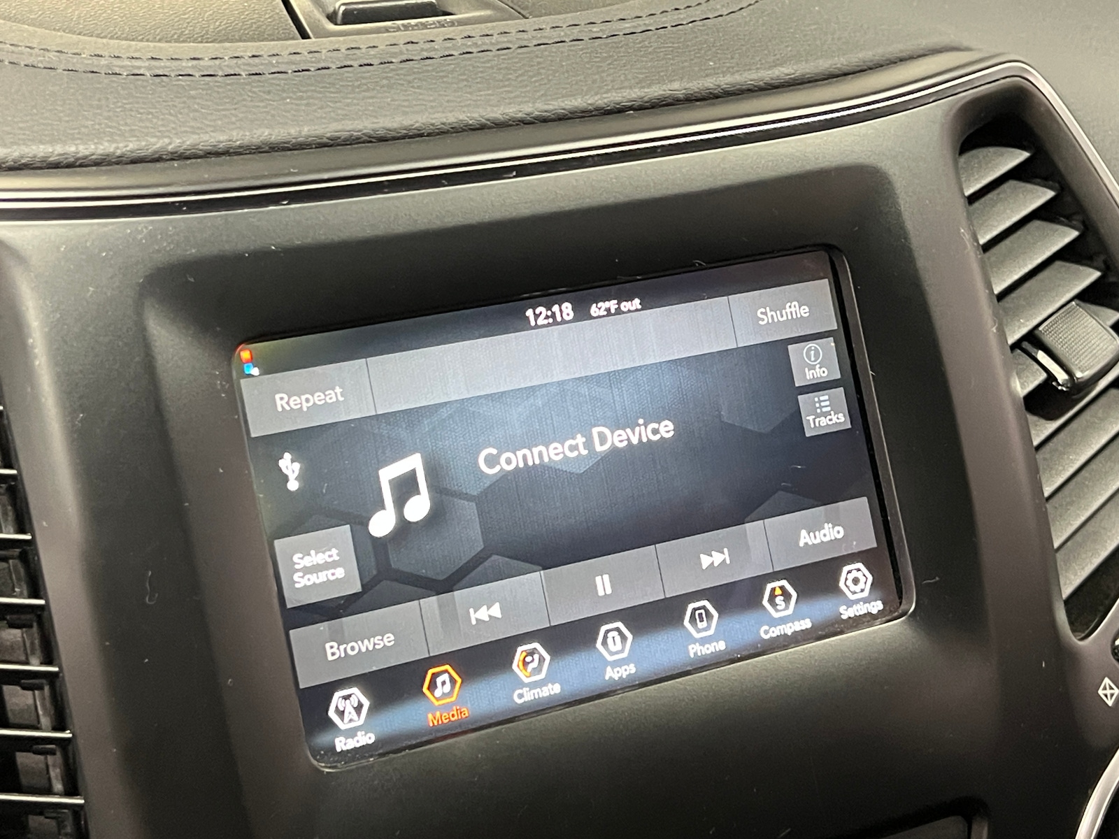 Thumbnail: 2020 Jeep Cherokee - 4