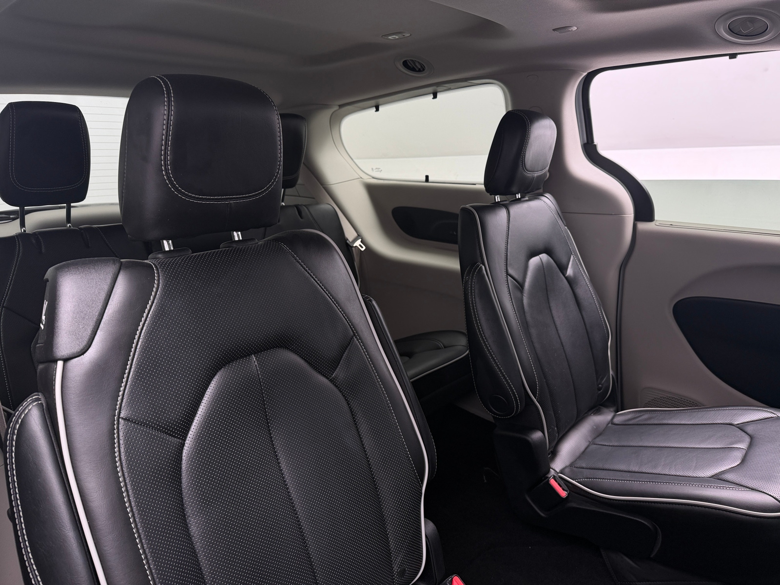 Thumbnail: 2022 Chrysler Pacifica - 5