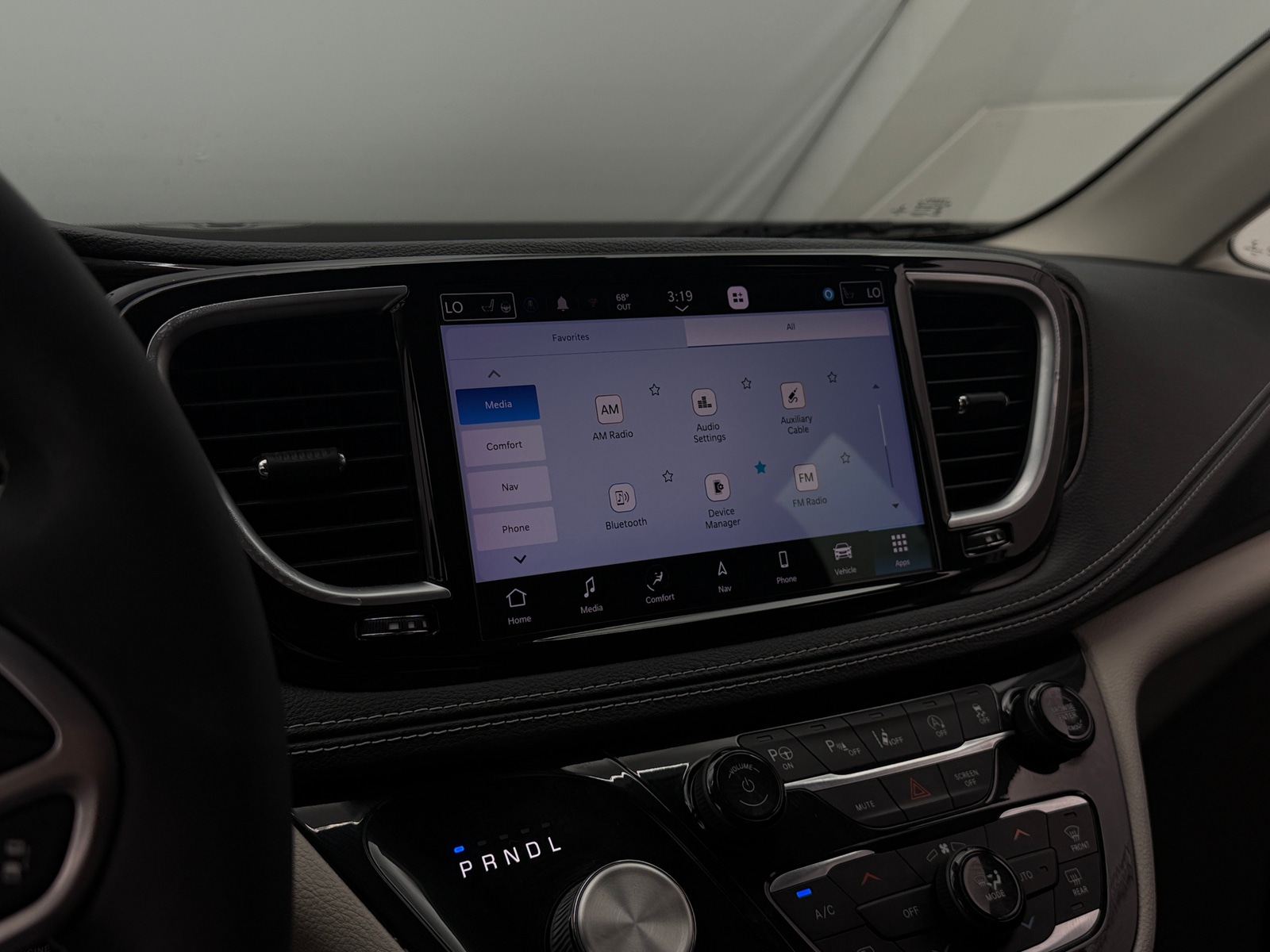 Thumbnail: 2022 Chrysler Pacifica - 3