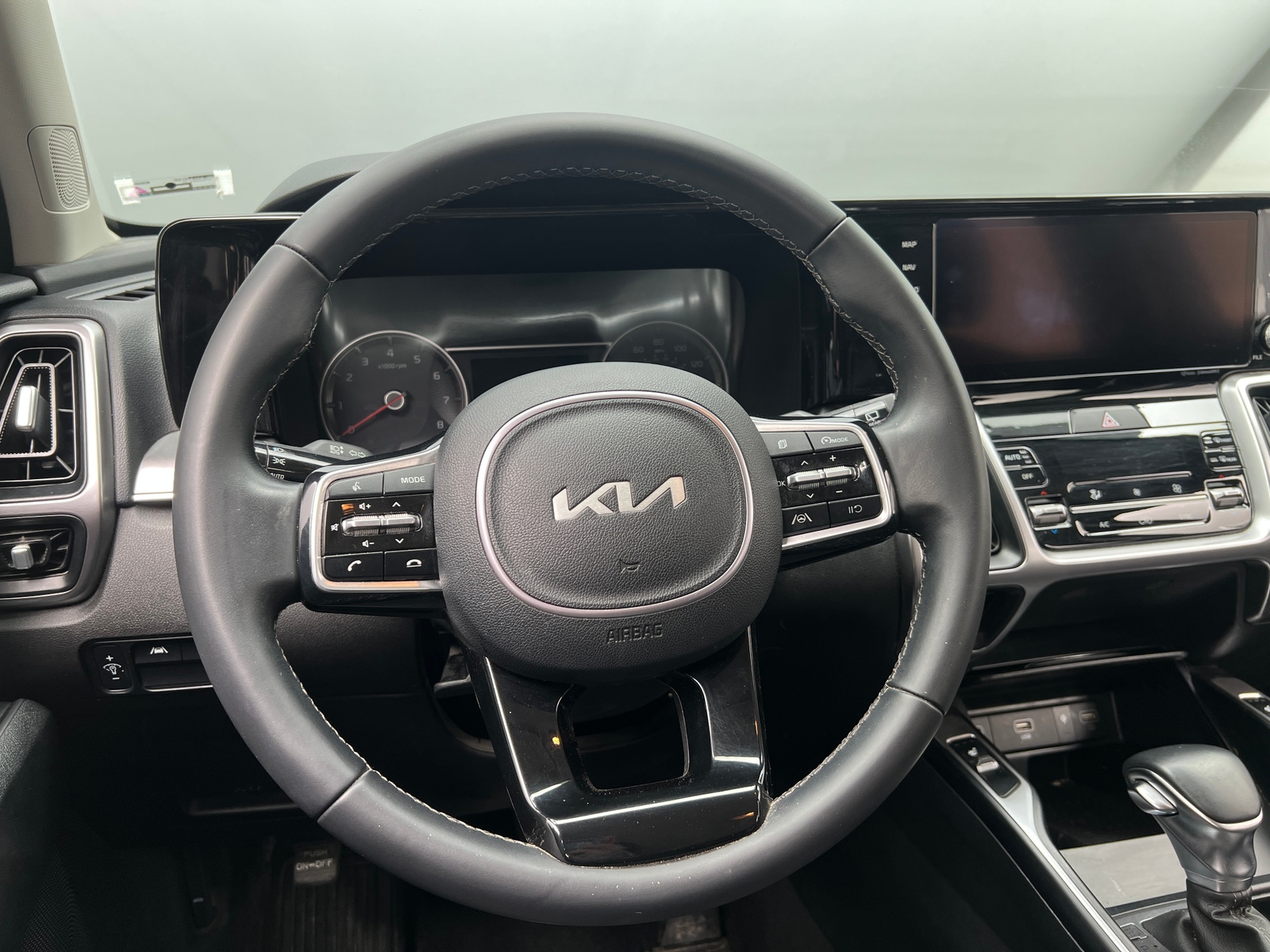 Thumbnail: 2023 Kia Sorento - 4