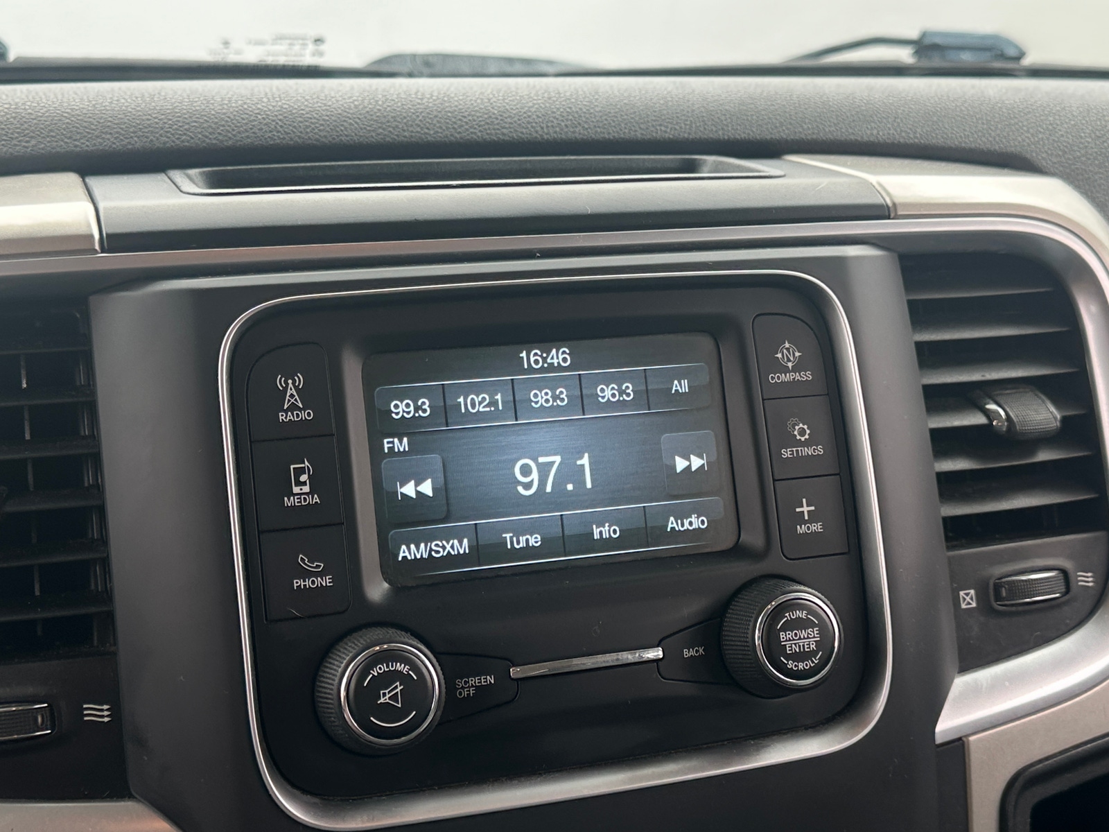 Thumbnail: 2020 RAM 1500 Classic - 4