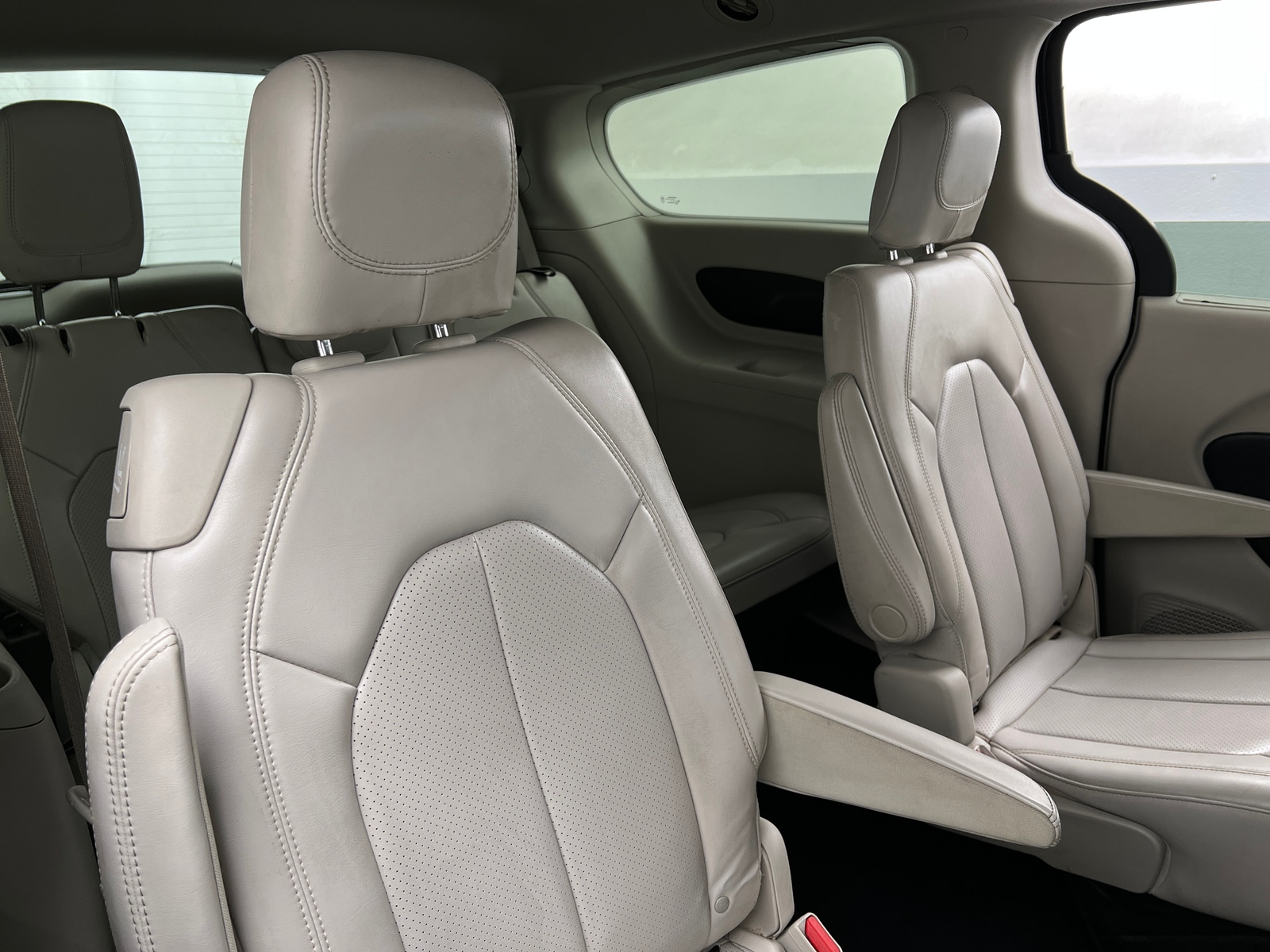 Thumbnail: 2021 Chrysler Voyager - 5