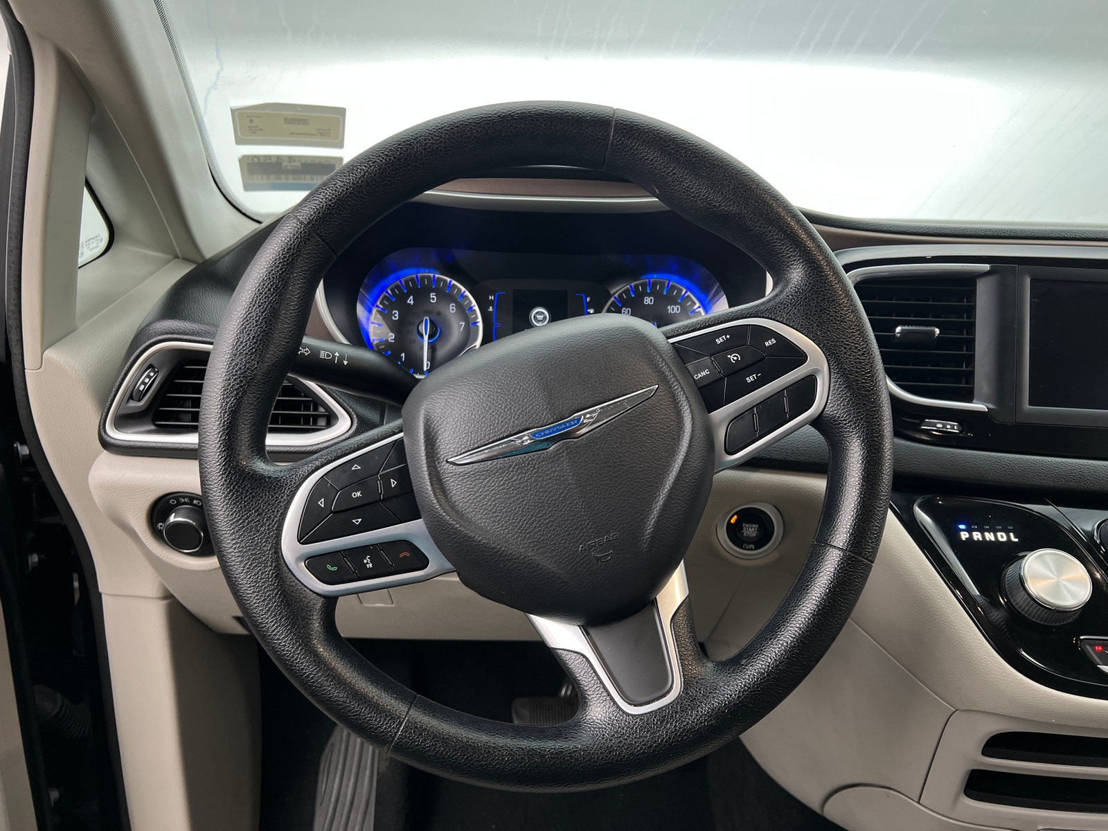Thumbnail: 2021 Chrysler Voyager - 4
