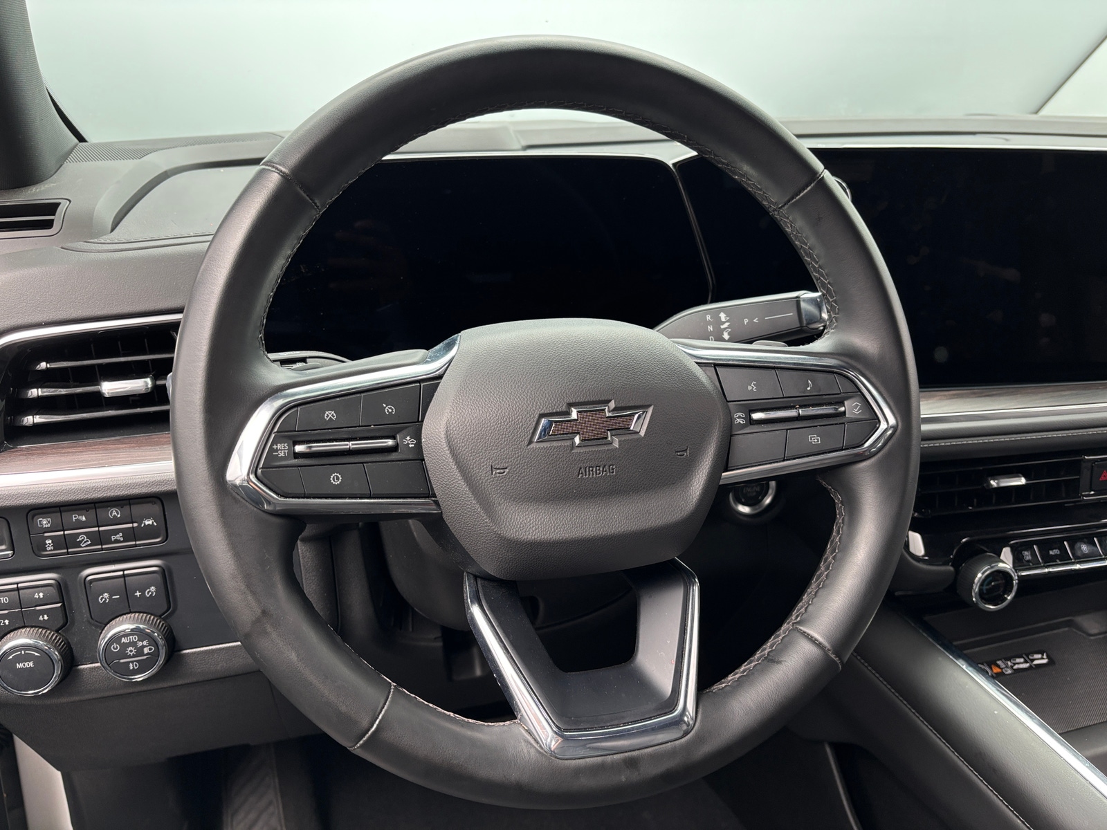 Thumbnail: 2025 Chevrolet Suburban - 4