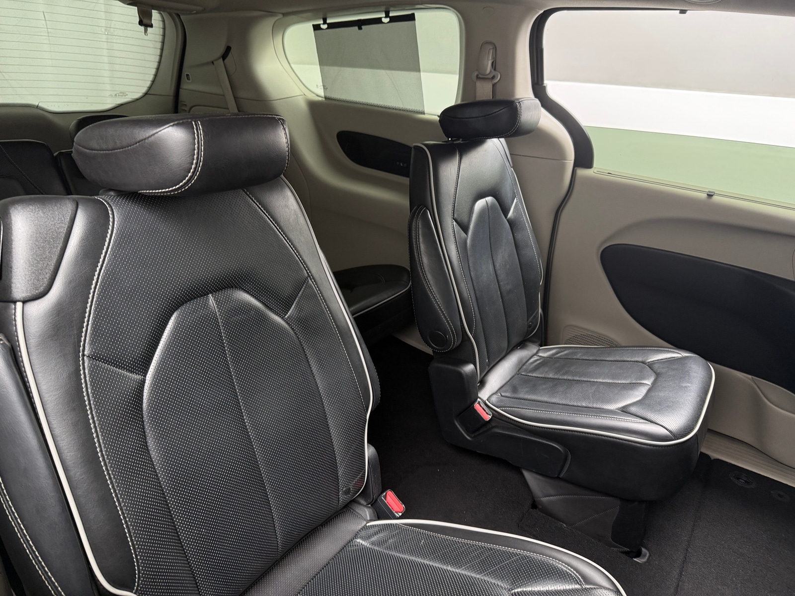 Thumbnail: 2022 Chrysler Pacifica - 6