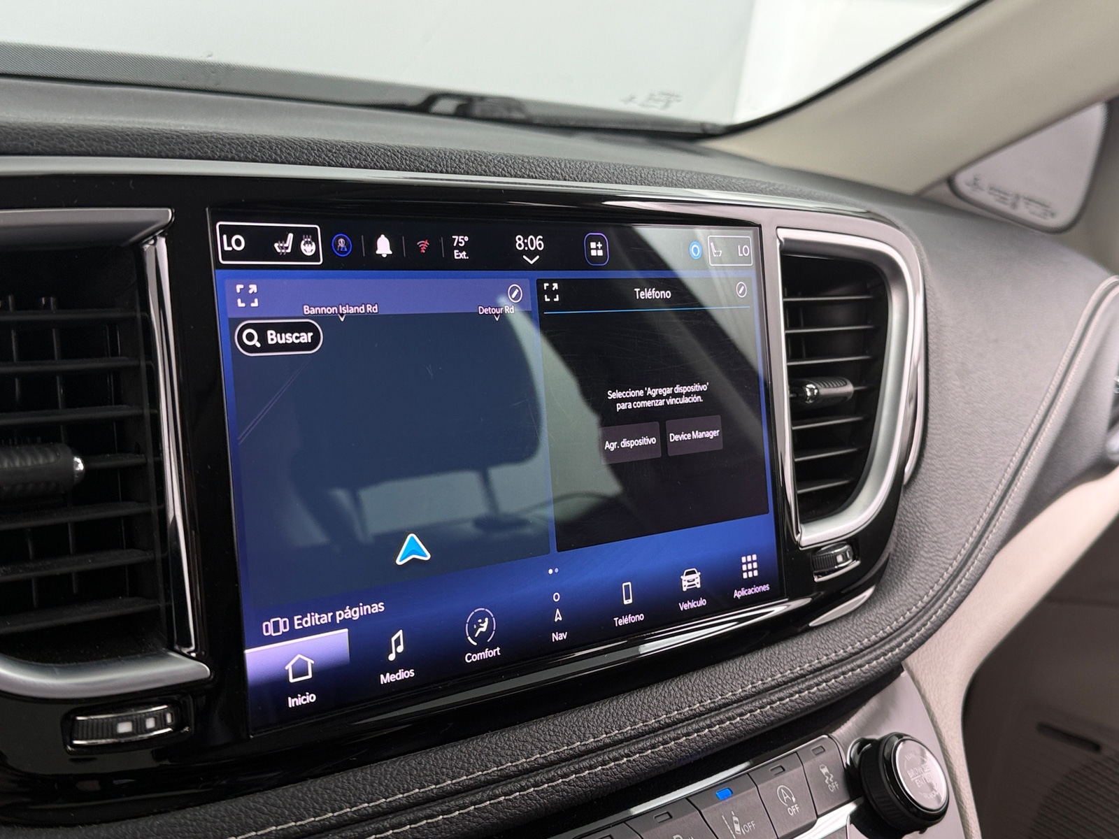 Thumbnail: 2022 Chrysler Pacifica - 4