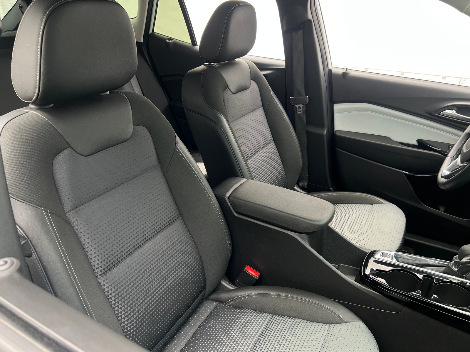 Thumbnail: 2025 Chevrolet Trax - 2
