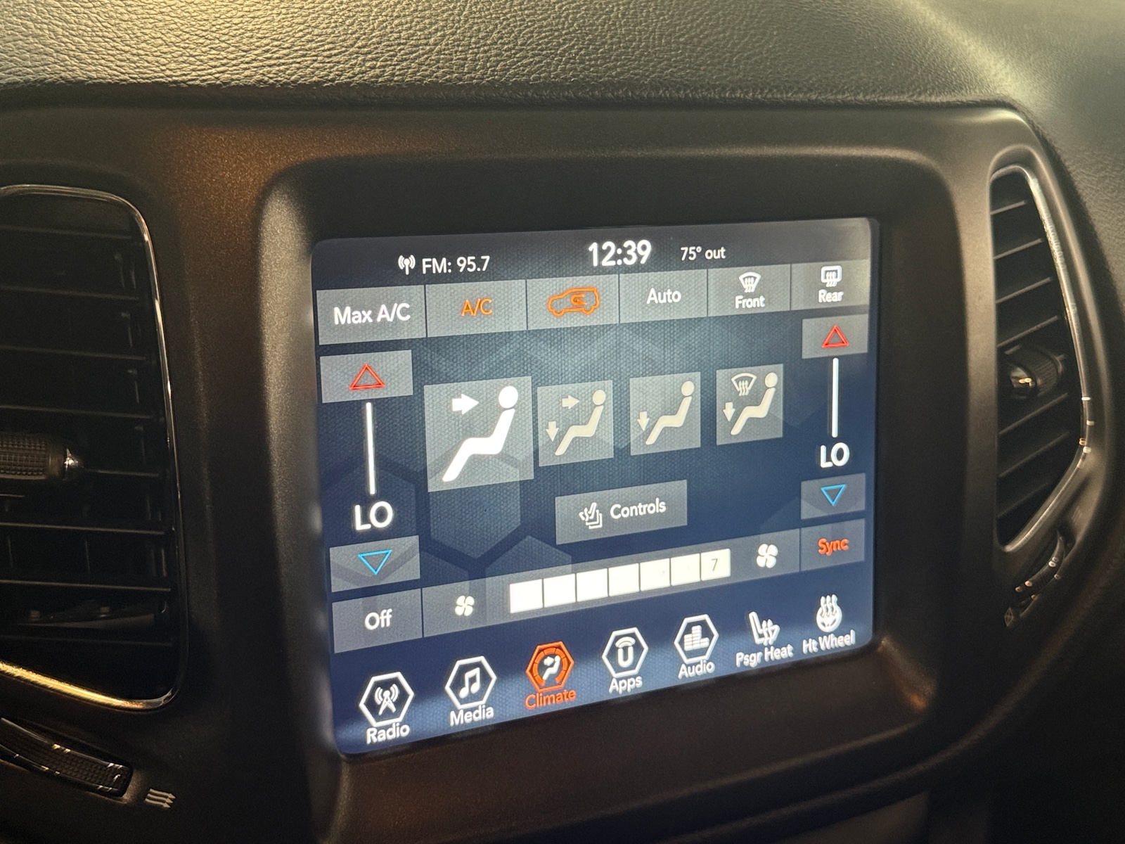 Thumbnail: 2018 Jeep Compass - 4