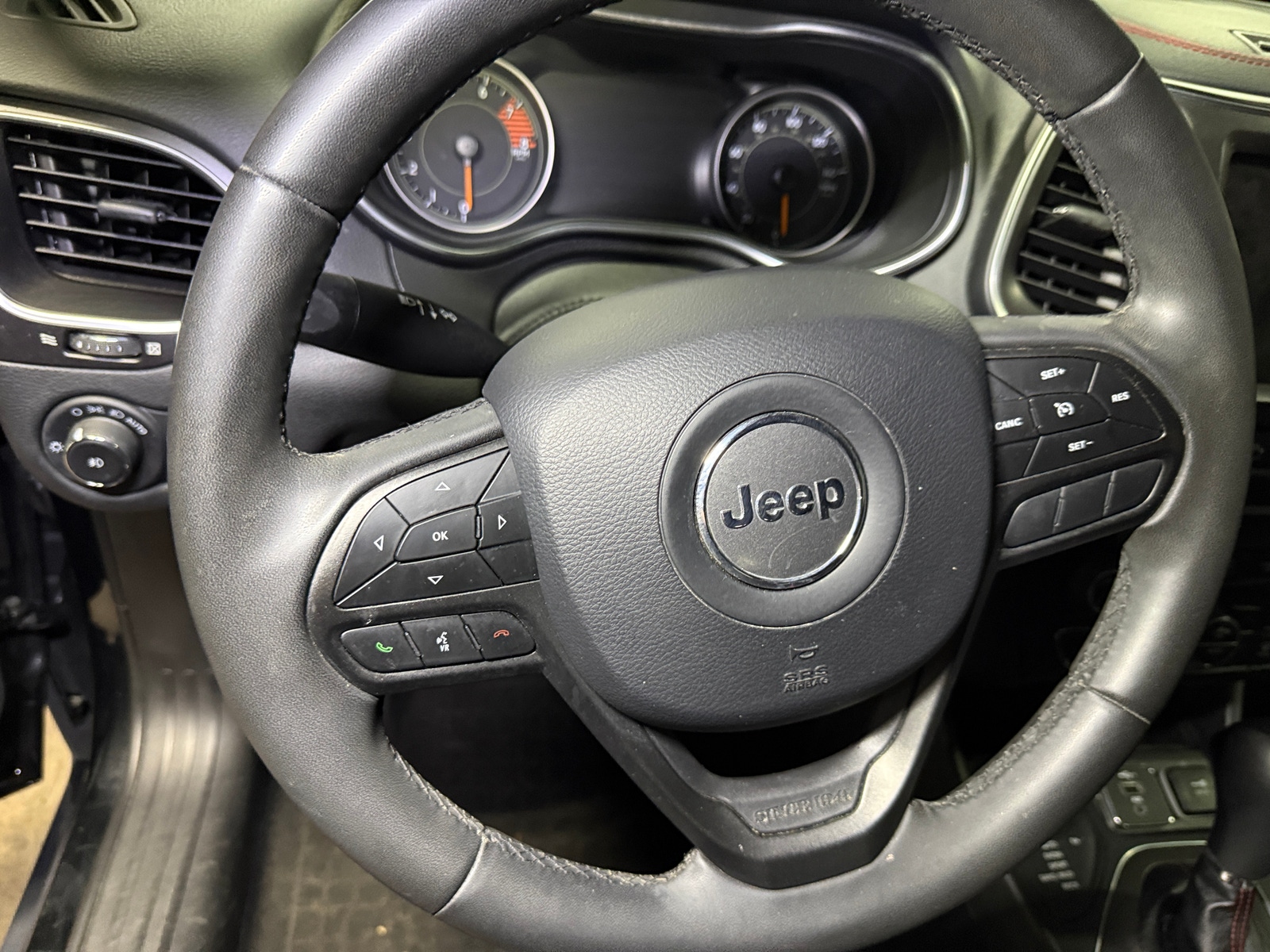 Thumbnail: 2020 Jeep Cherokee - 5