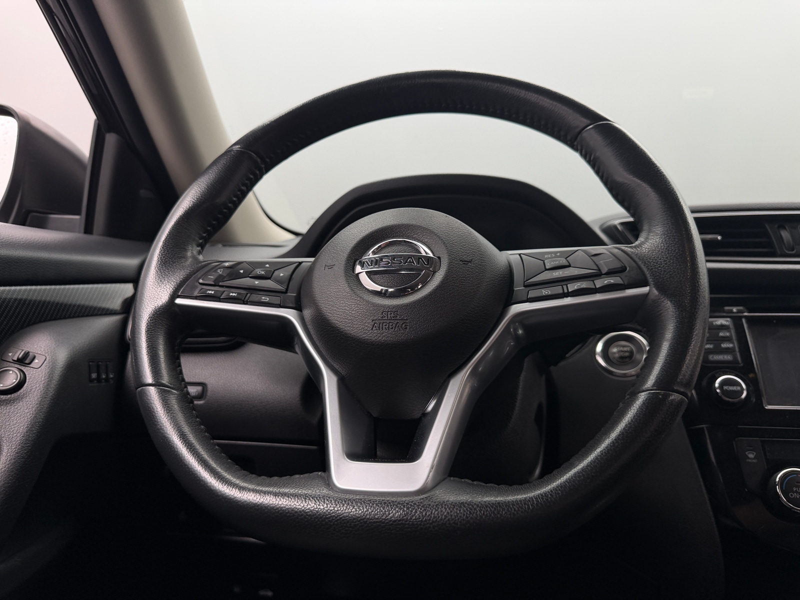 Thumbnail: 2017 Nissan Rogue - 4