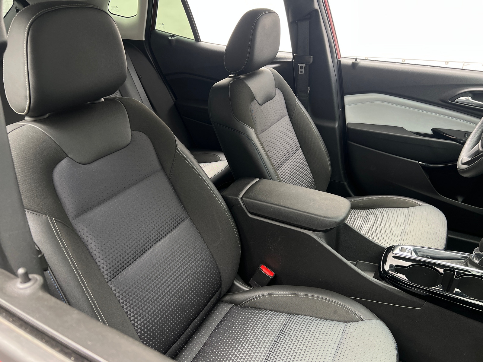 Thumbnail: 2025 Chevrolet Trax - 2