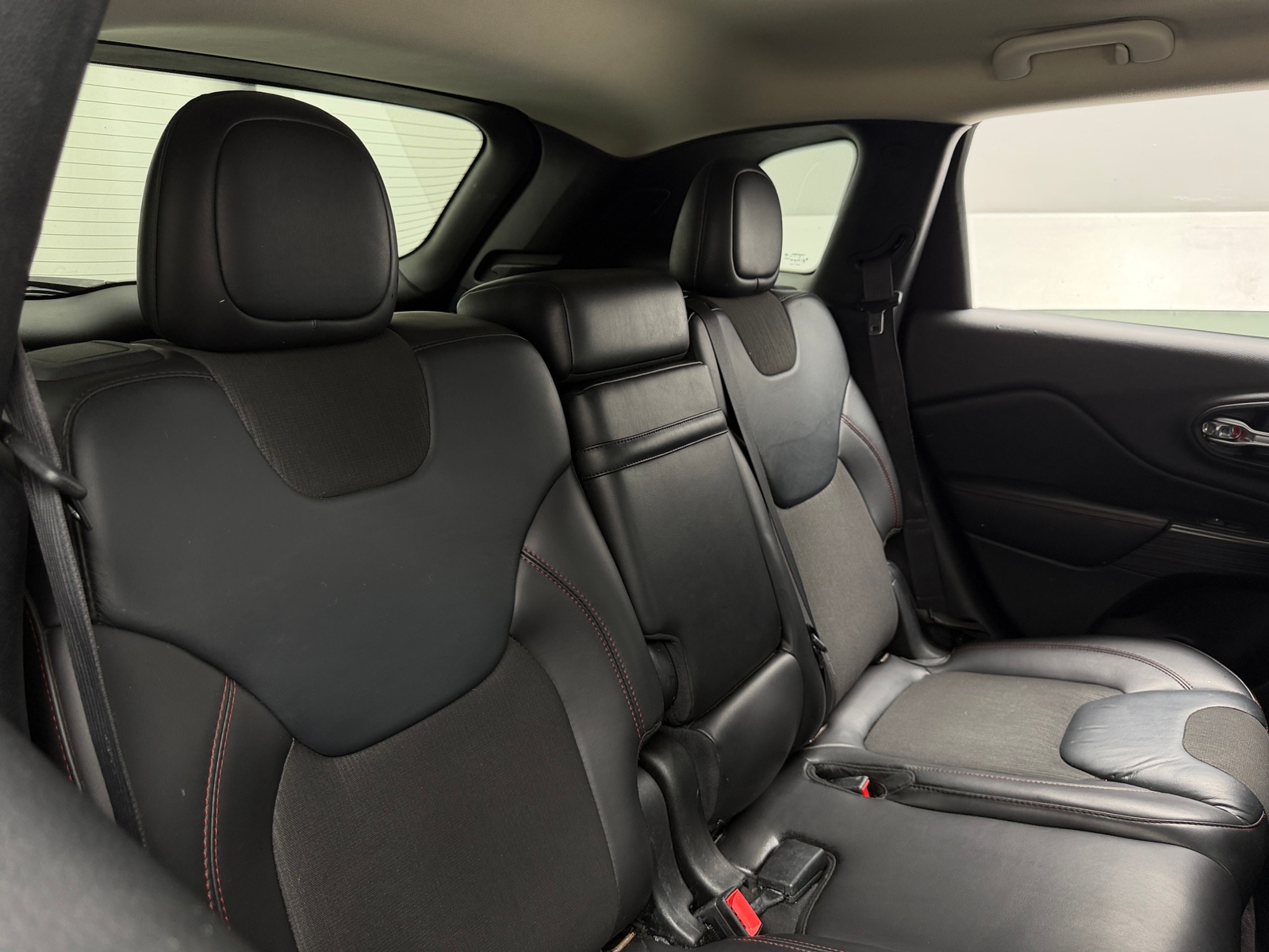 Thumbnail: 2017 Jeep Cherokee - 6