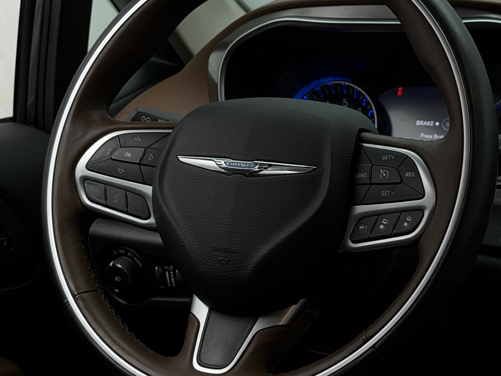 Thumbnail: 2017 Chrysler Pacifica - 4