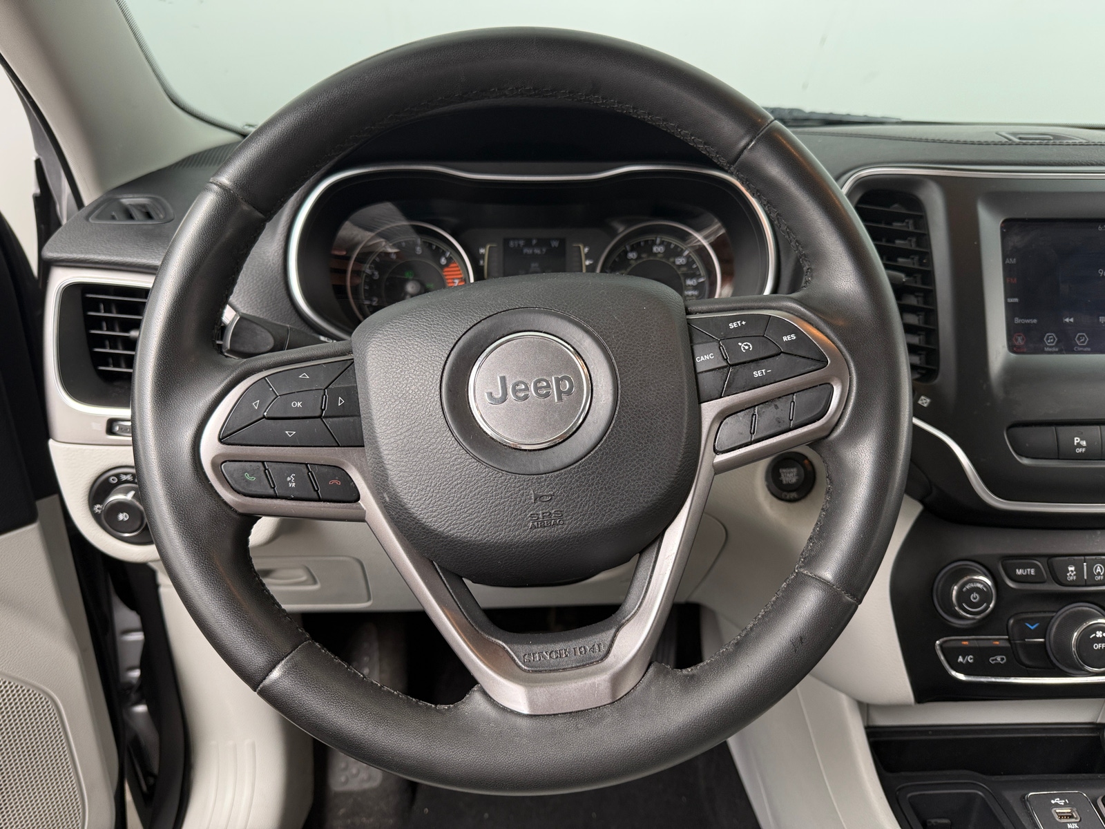 Thumbnail: 2020 Jeep Cherokee - 4