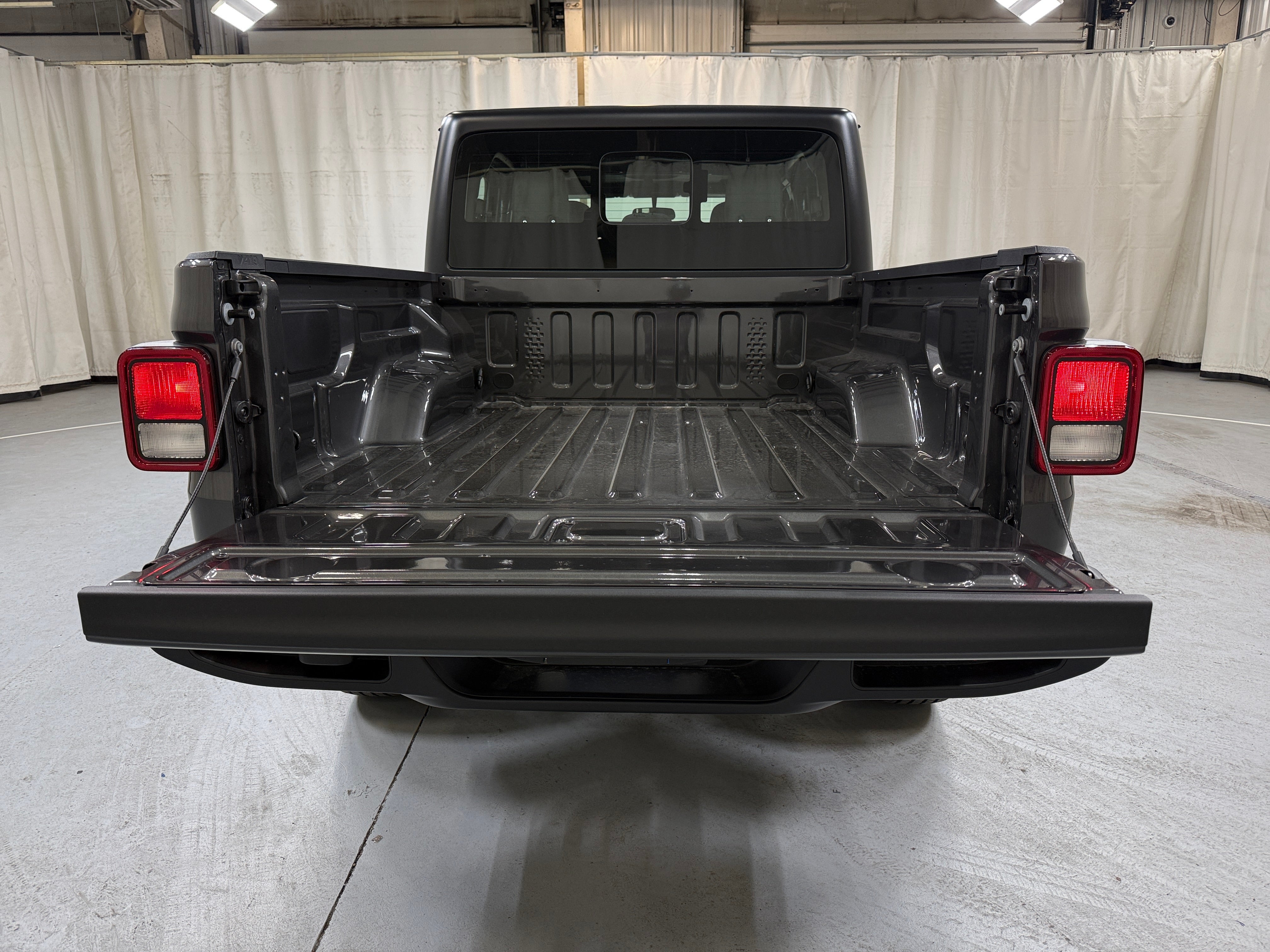 2026 Jeep Gladiator Sport Auto's photo