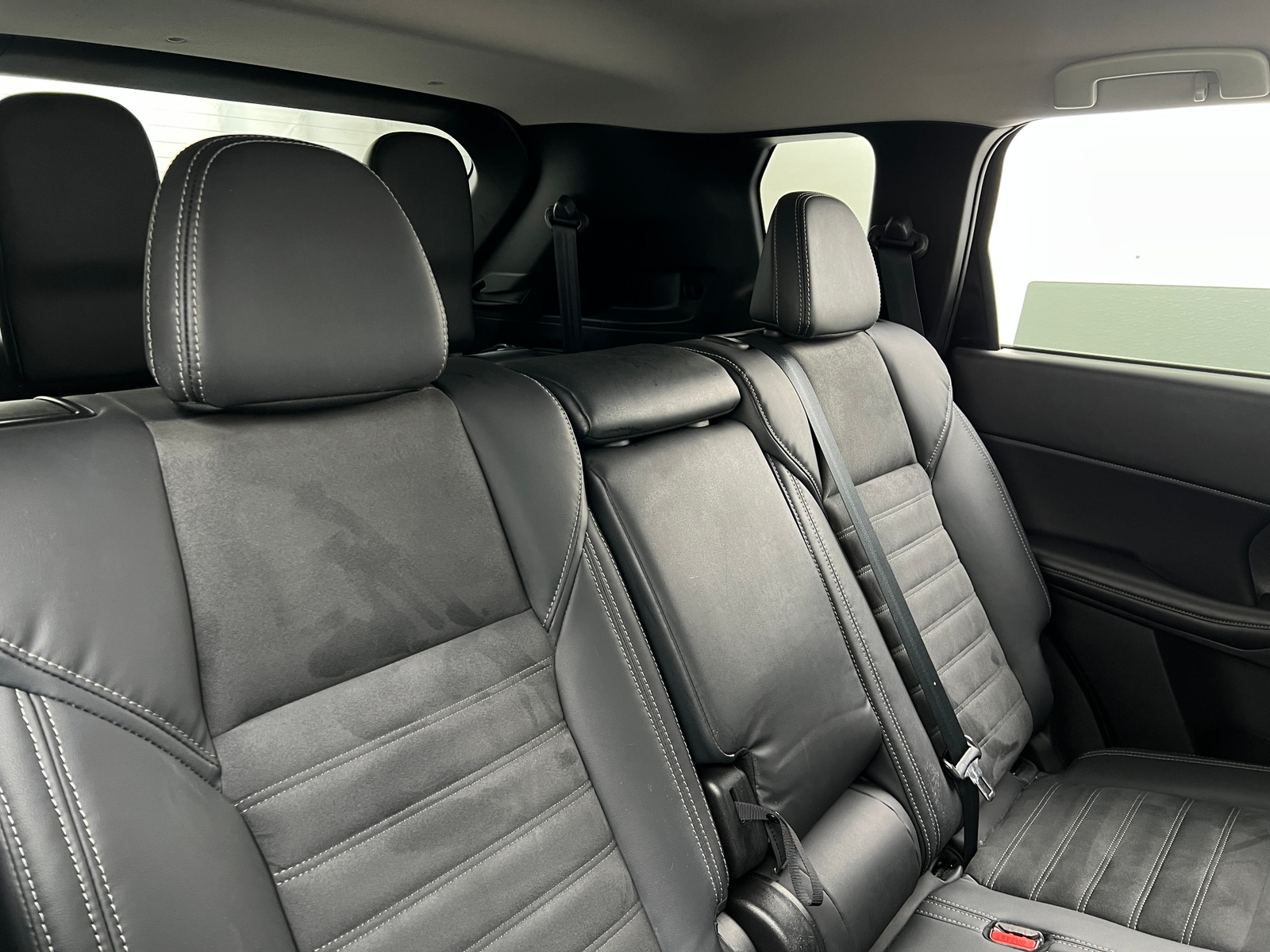 Thumbnail: 2023 Mitsubishi Outlander - 5