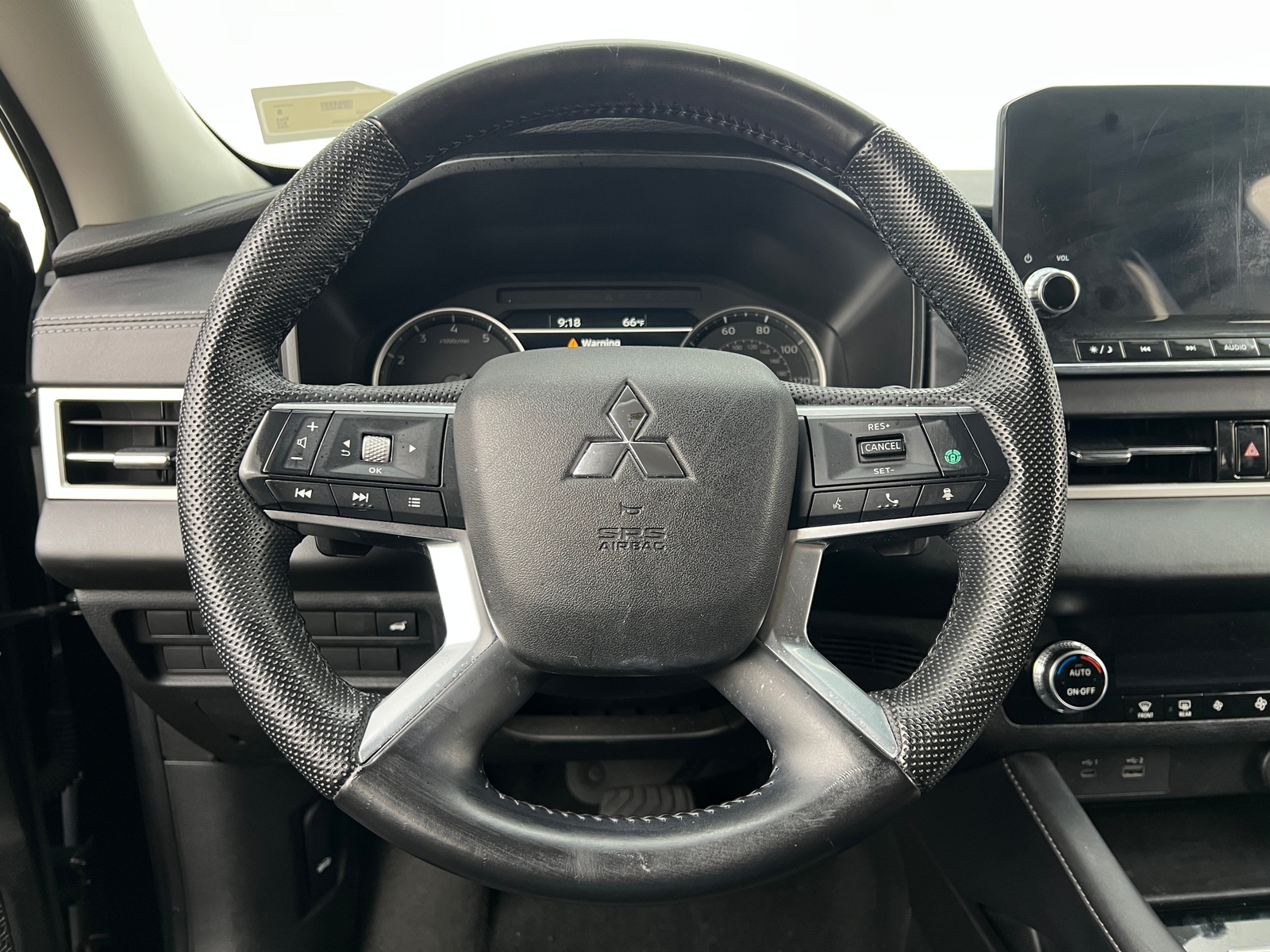 Thumbnail: 2023 Mitsubishi Outlander - 4