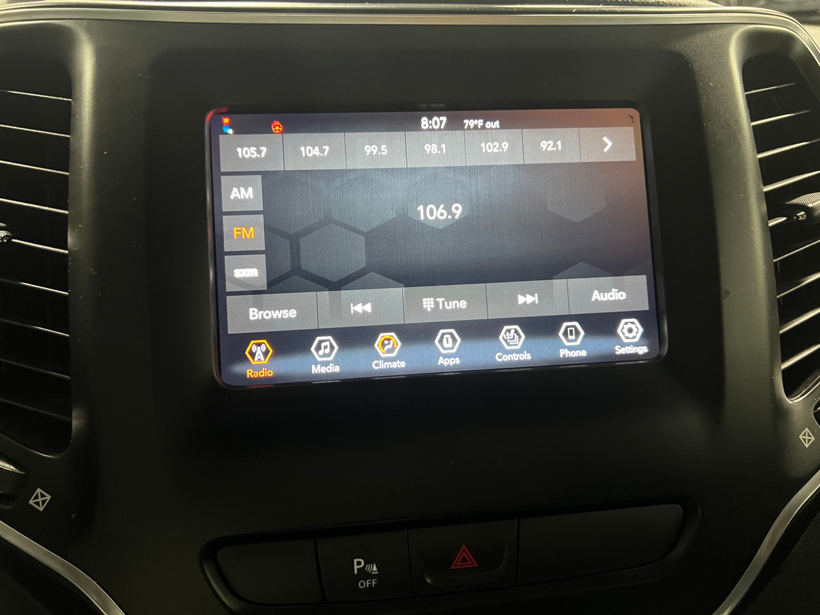 Thumbnail: 2019 Jeep Cherokee - 3