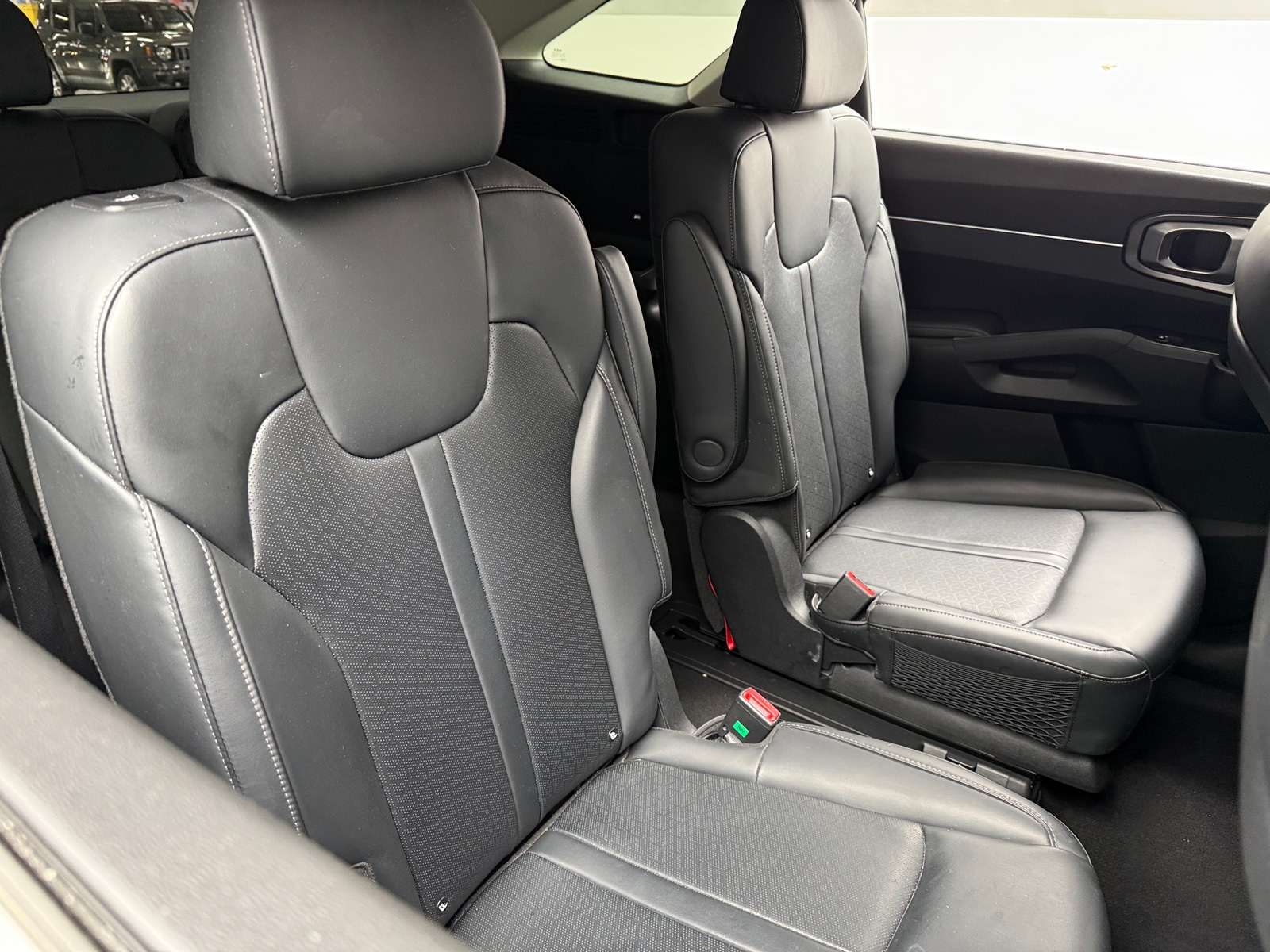 Thumbnail: 2023 Kia Sorento - 5