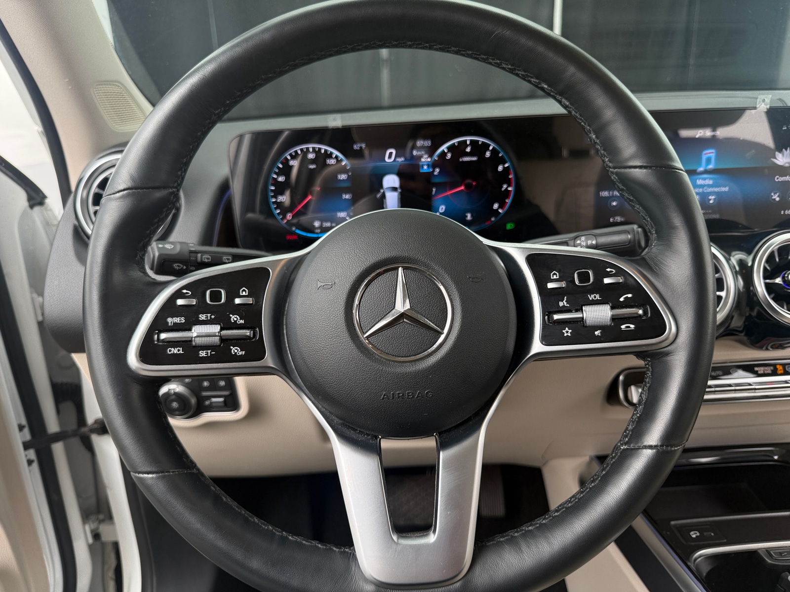 Thumbnail: 2023 Mercedes-Benz GLB - 4
