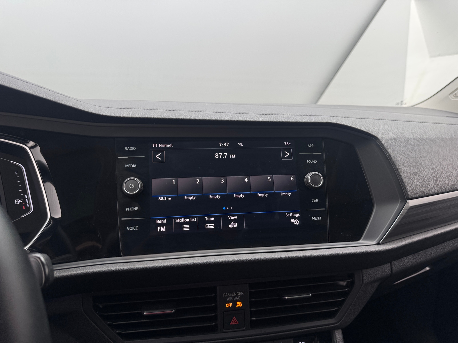Thumbnail: 2019 Volkswagen Jetta - 3