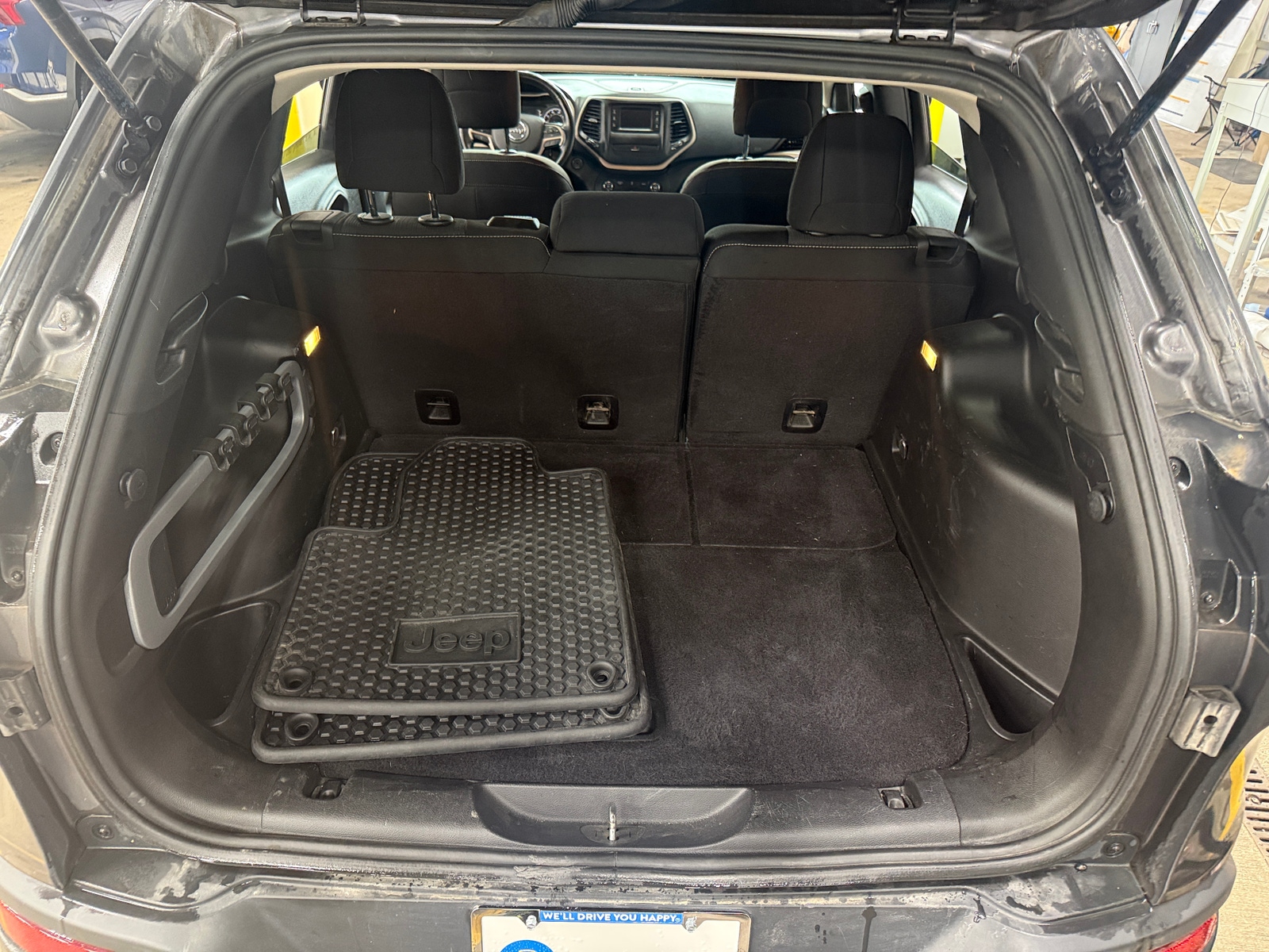 Thumbnail: 2015 Jeep Cherokee - 7