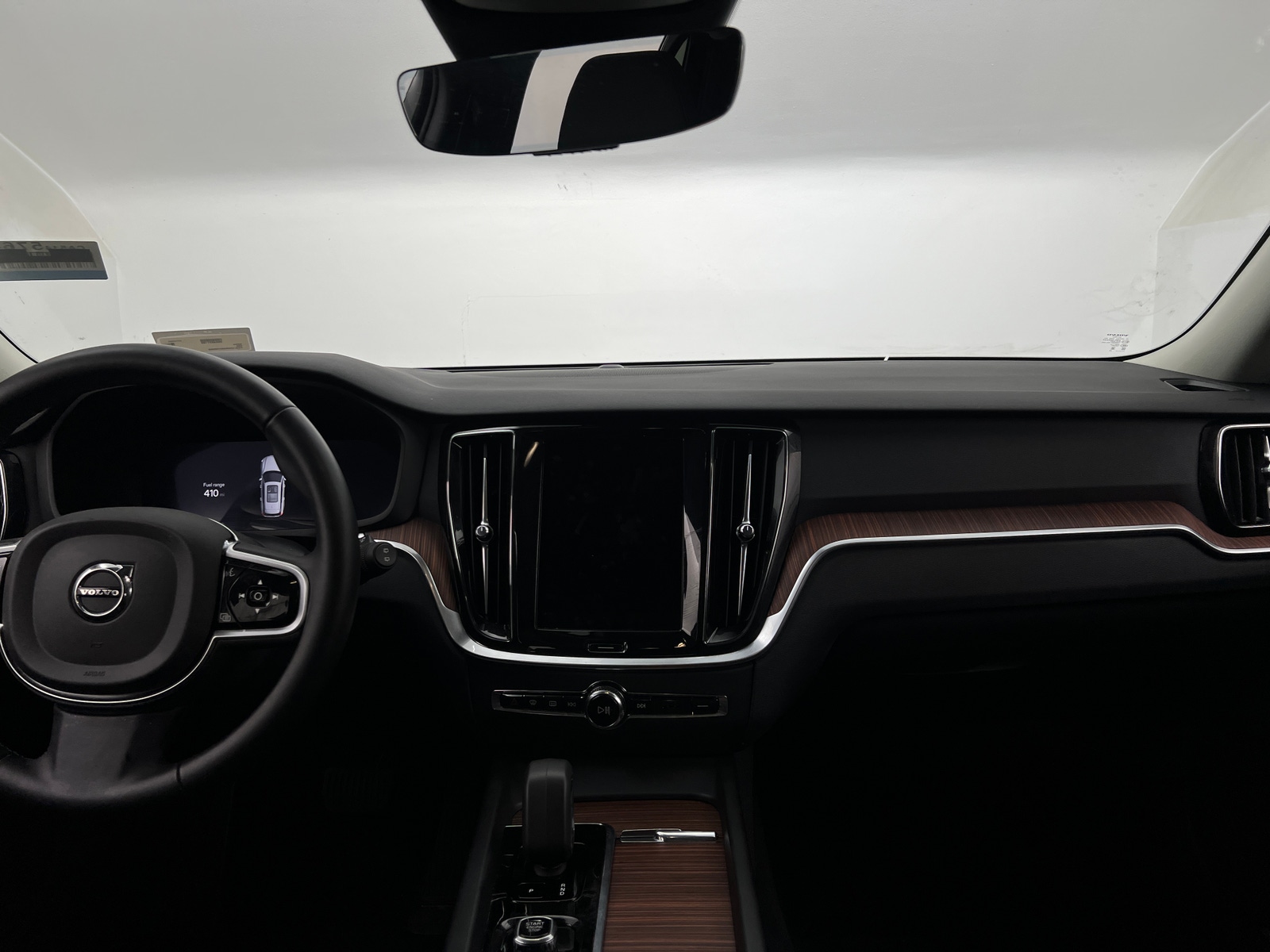 Thumbnail: 2025 Volvo V60 - 2