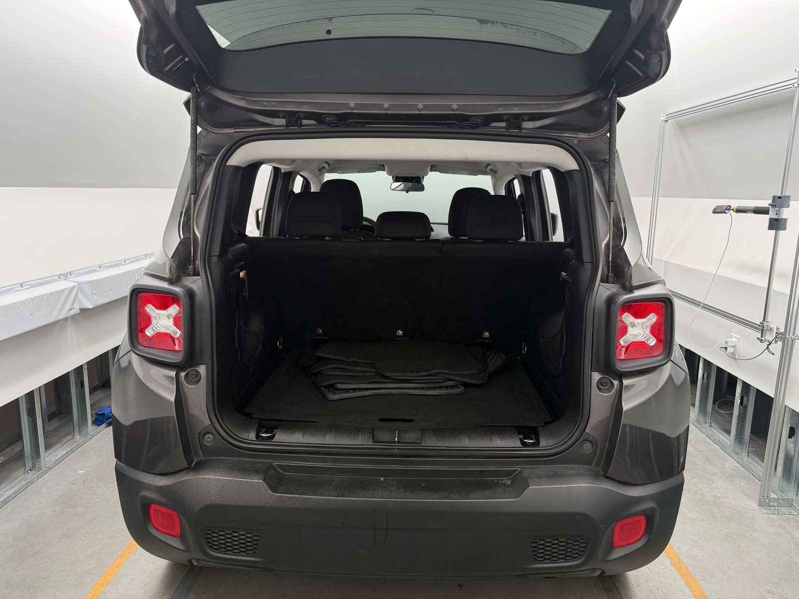 Thumbnail: 2017 Jeep Renegade - 7