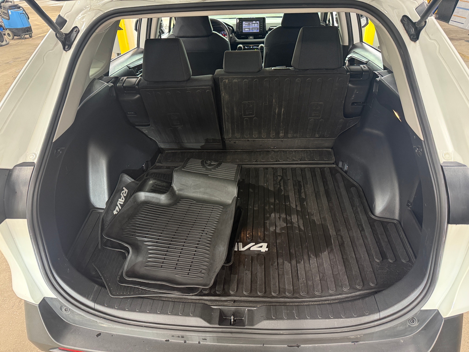 Thumbnail: 2019 Toyota RAV4 - 7
