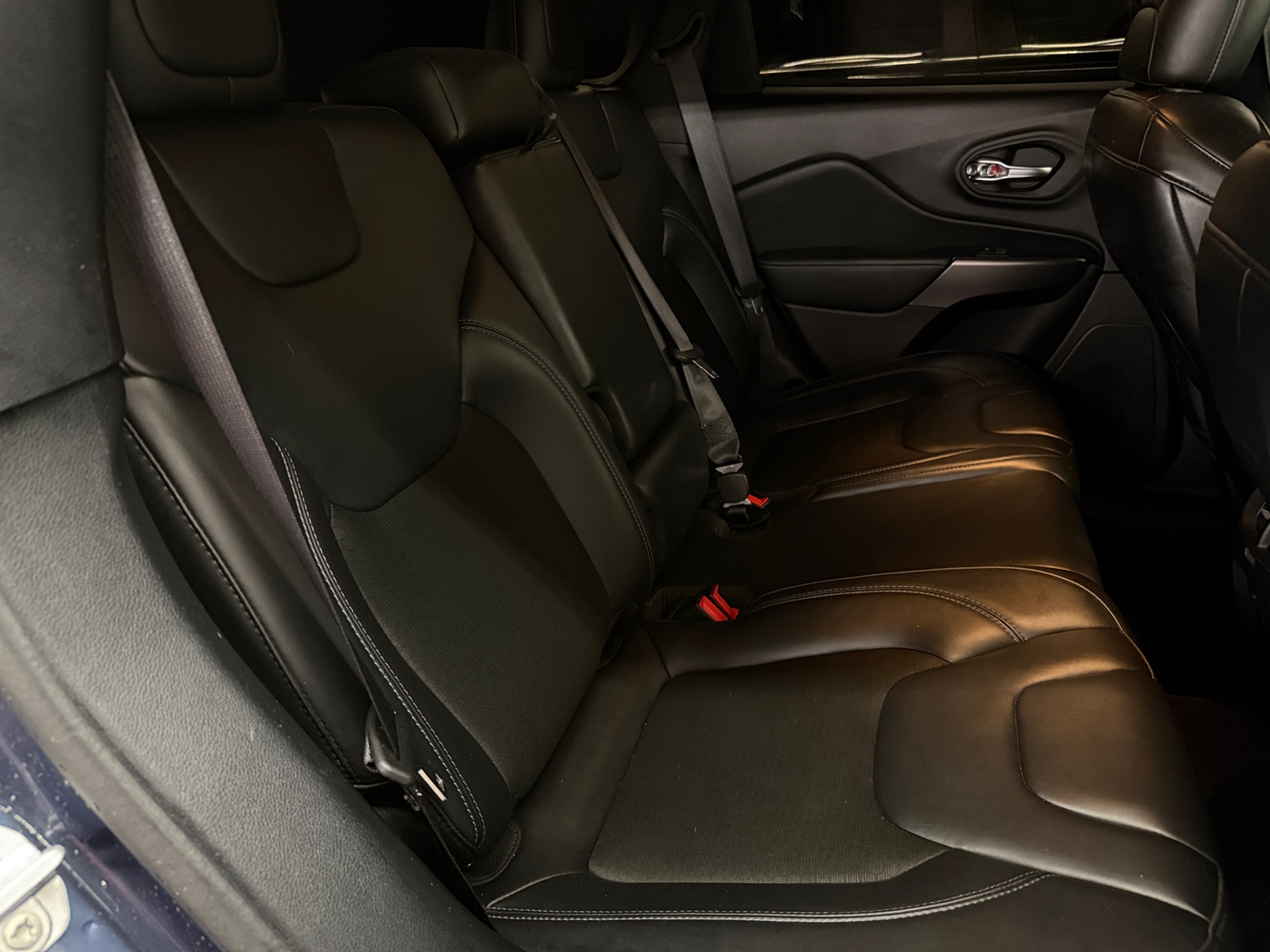 Thumbnail: 2020 Jeep Cherokee - 6