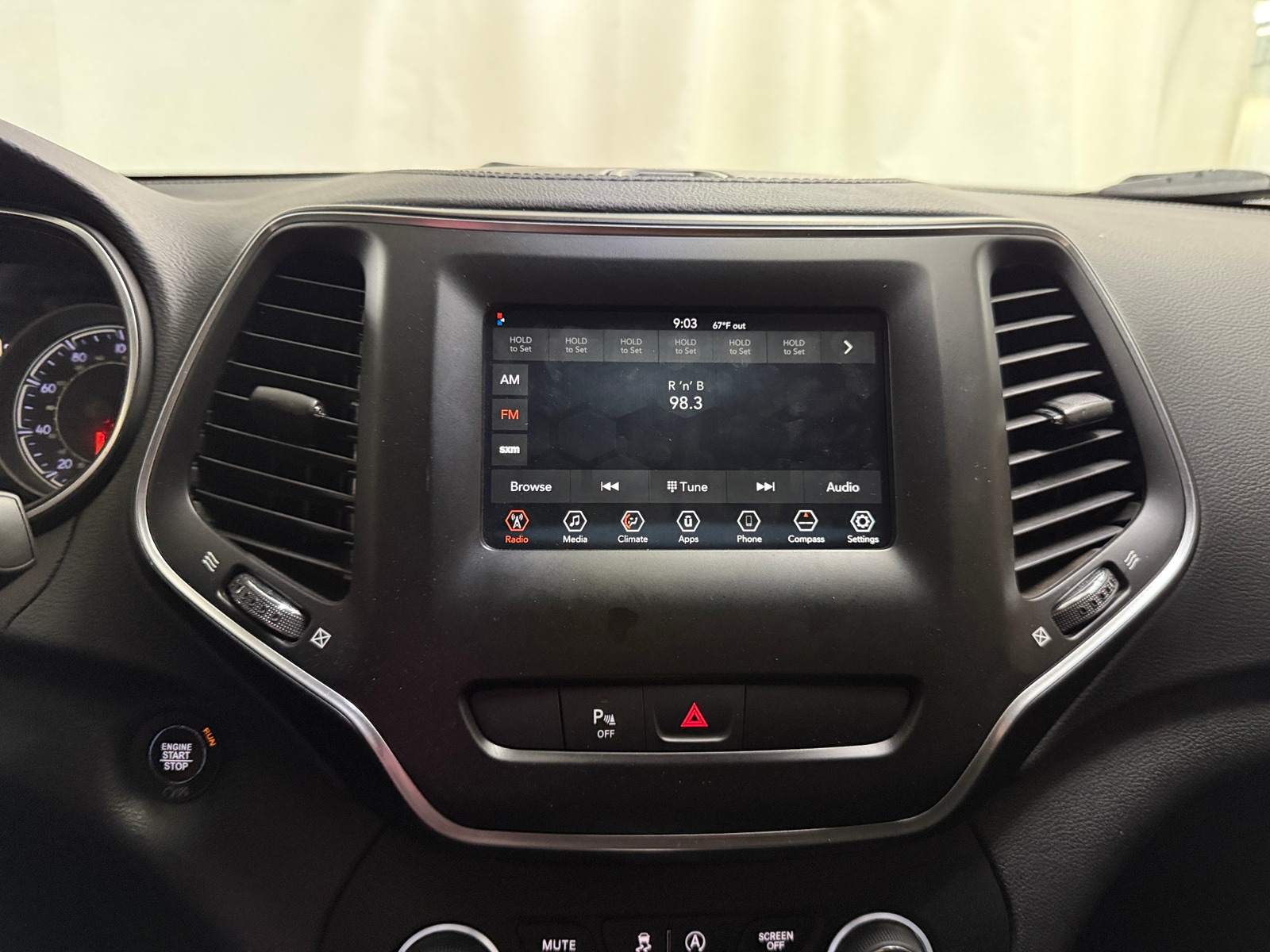 Thumbnail: 2020 Jeep Cherokee - 4