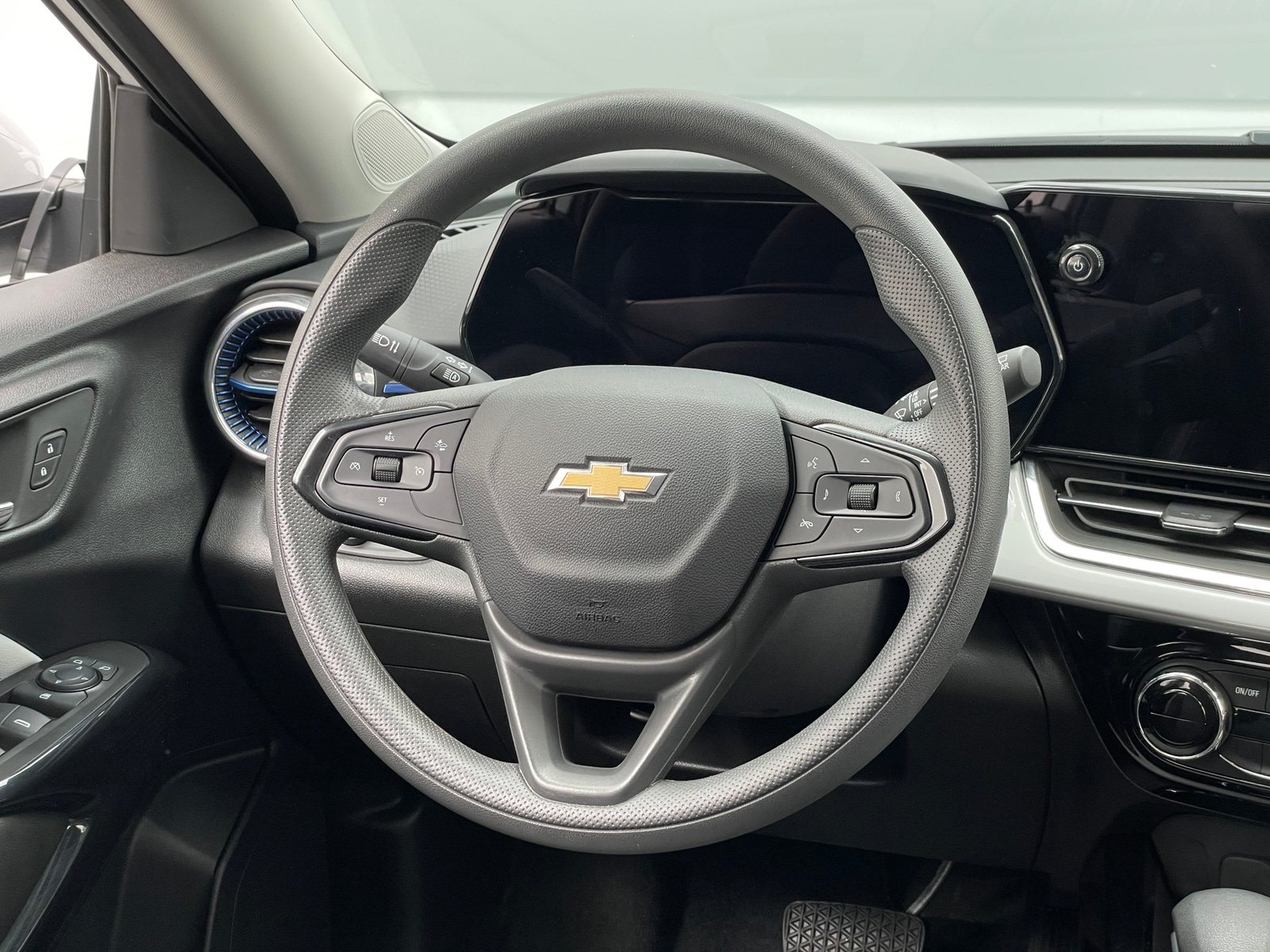 Thumbnail: 2025 Chevrolet Trax - 5